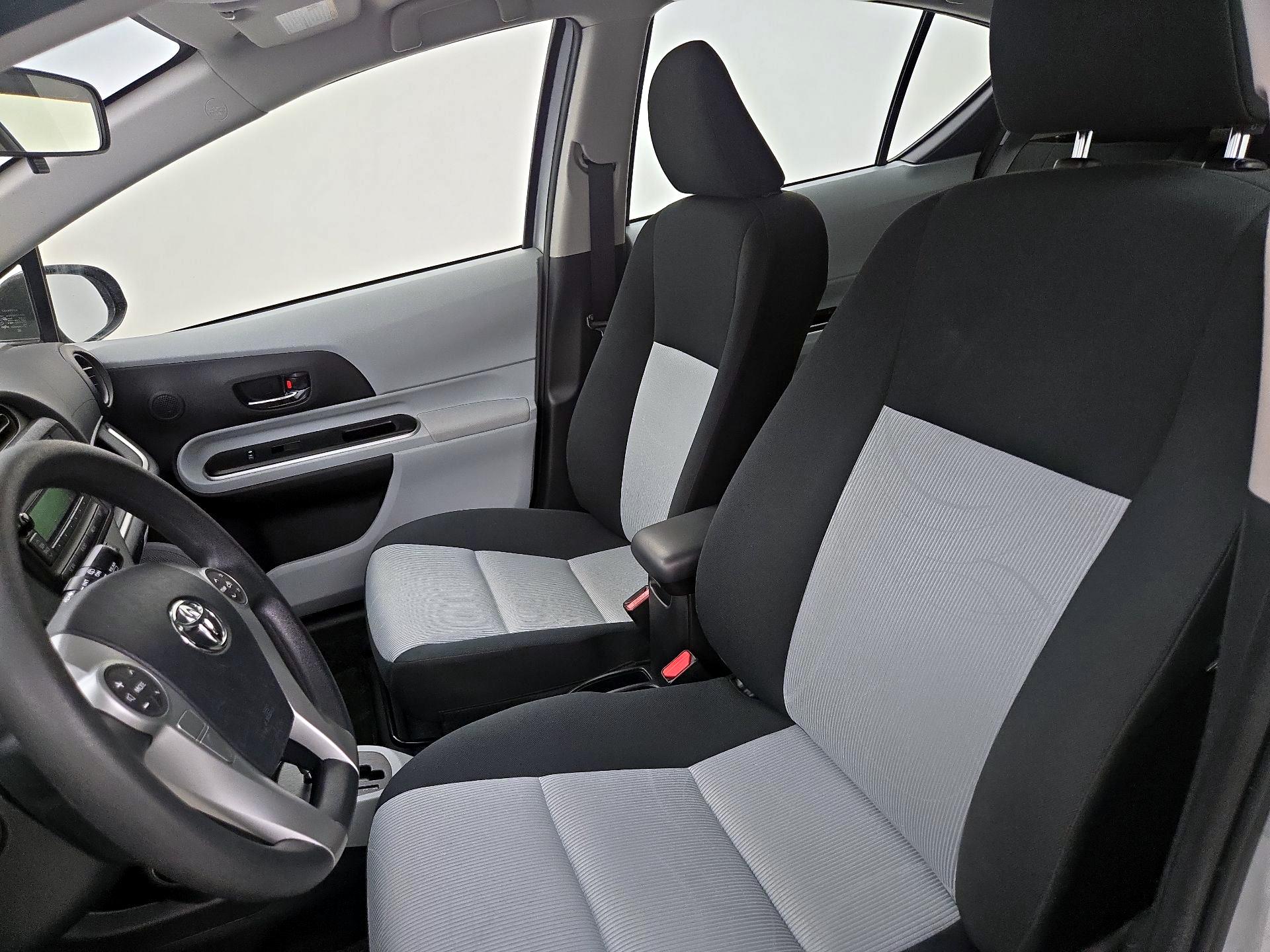 Thumbnail: 2014 Toyota Prius c - 11