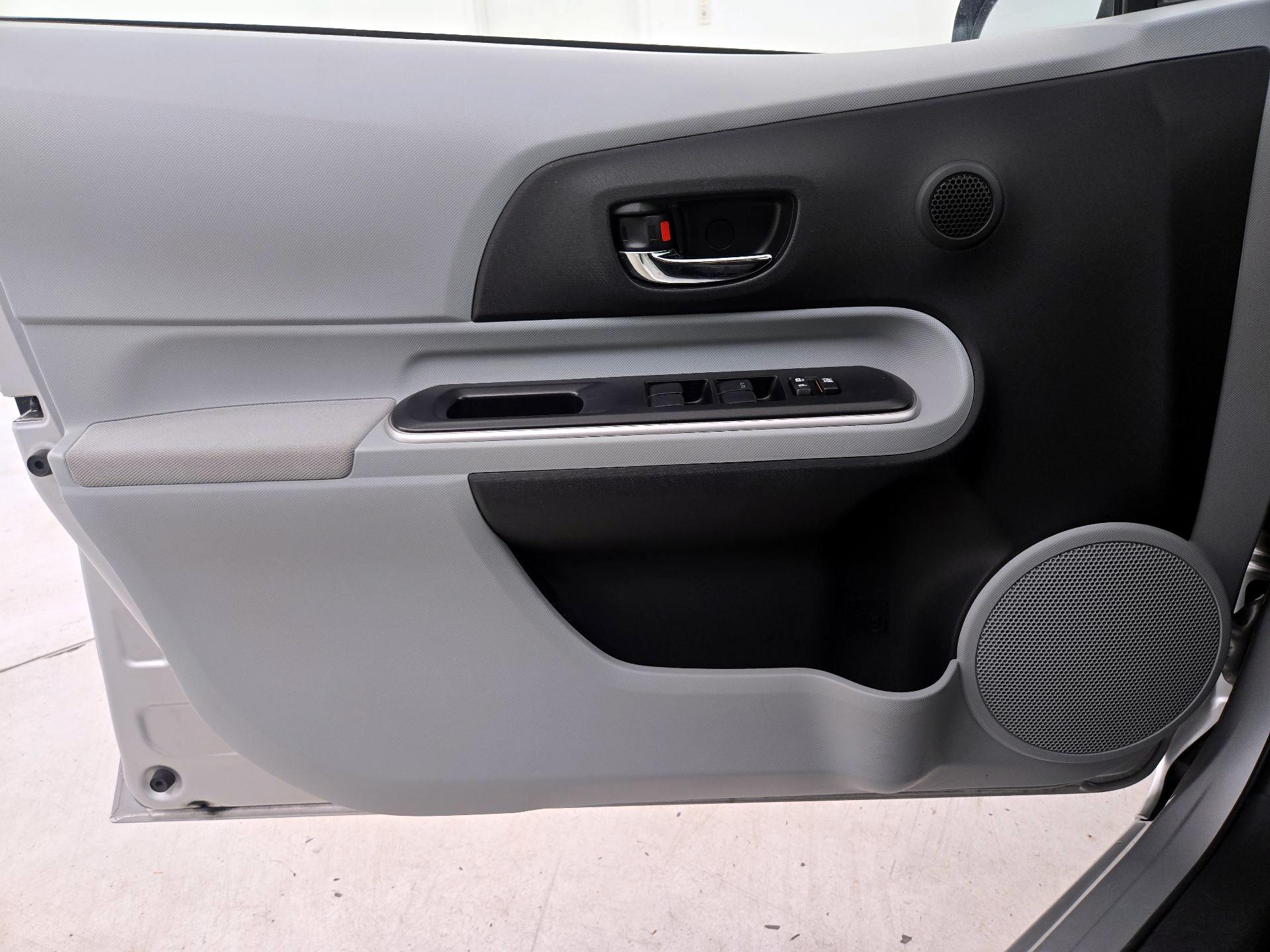 Thumbnail: 2014 Toyota Prius c - 12