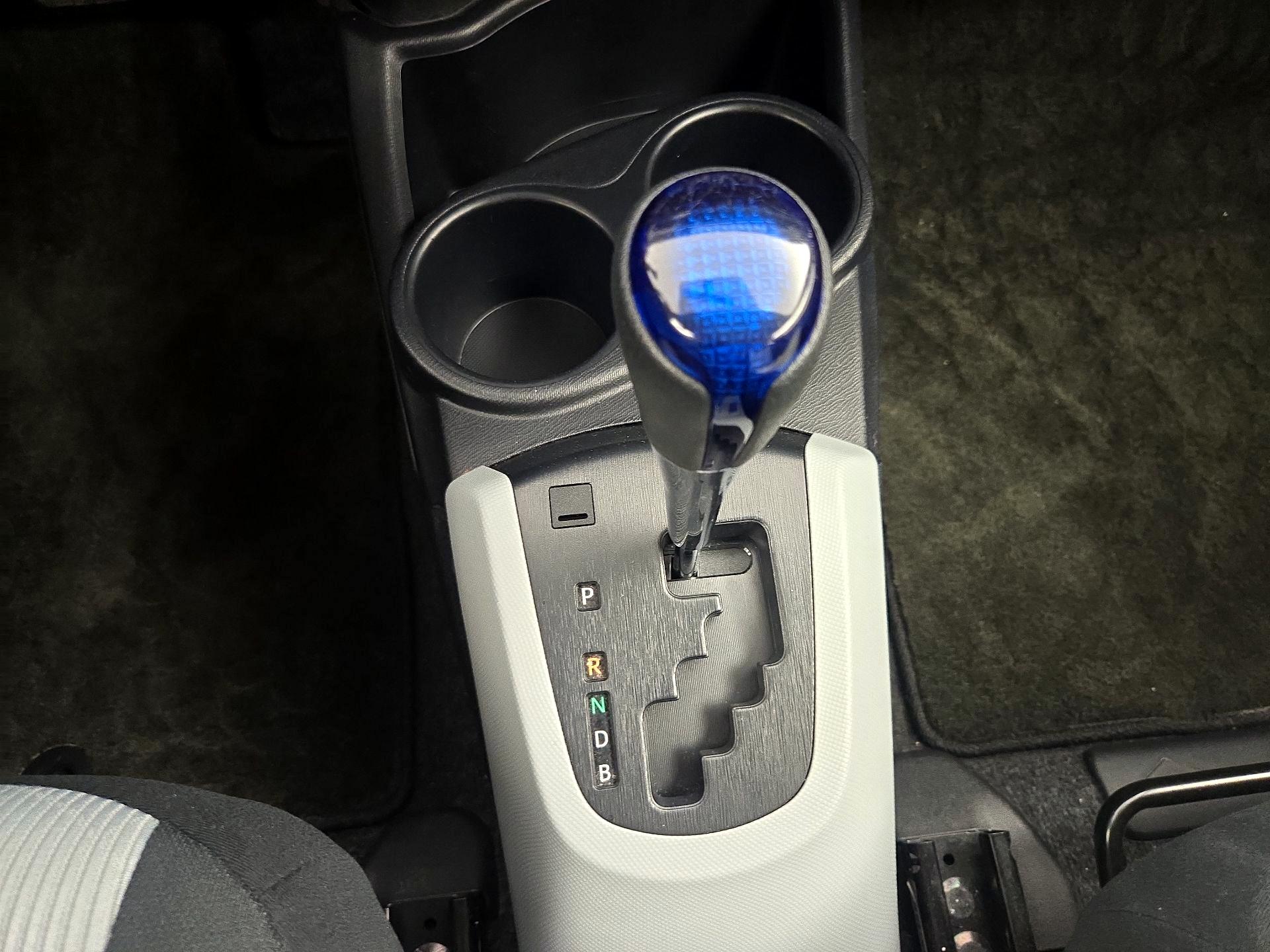 Thumbnail: 2014 Toyota Prius c - 16