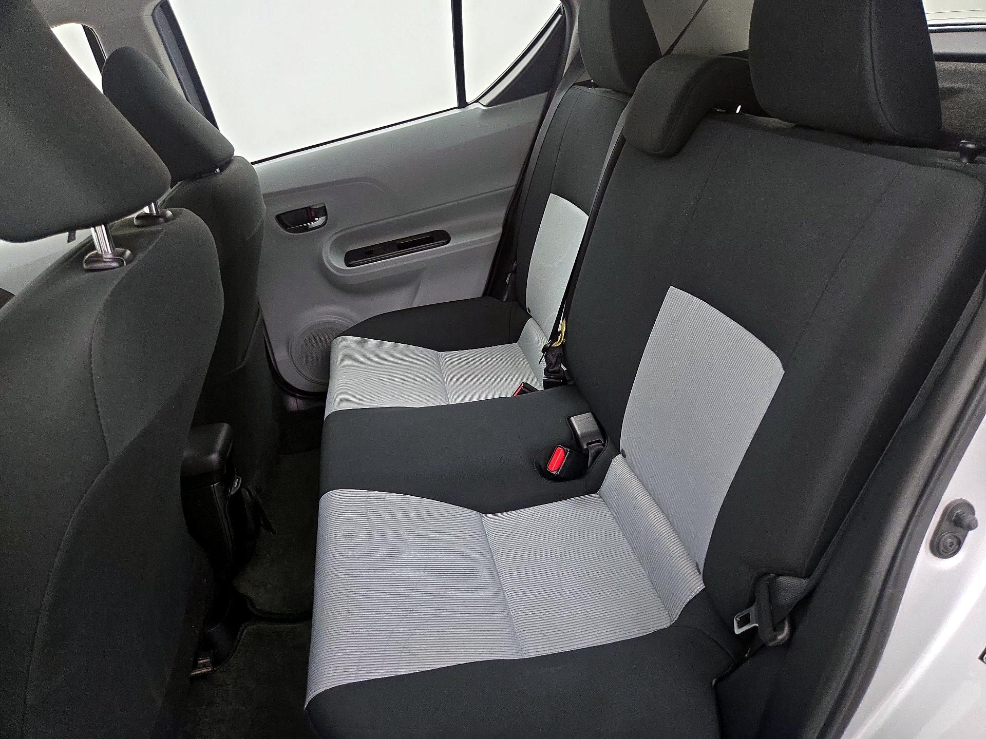 Thumbnail: 2014 Toyota Prius c - 17
