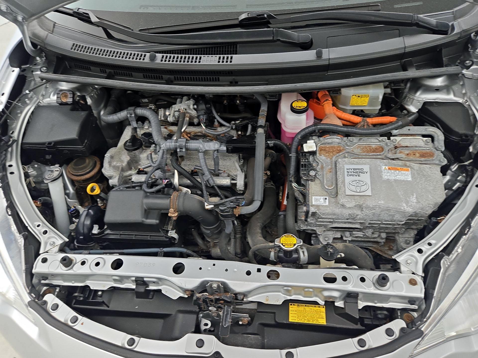 Thumbnail: 2014 Toyota Prius c - 19