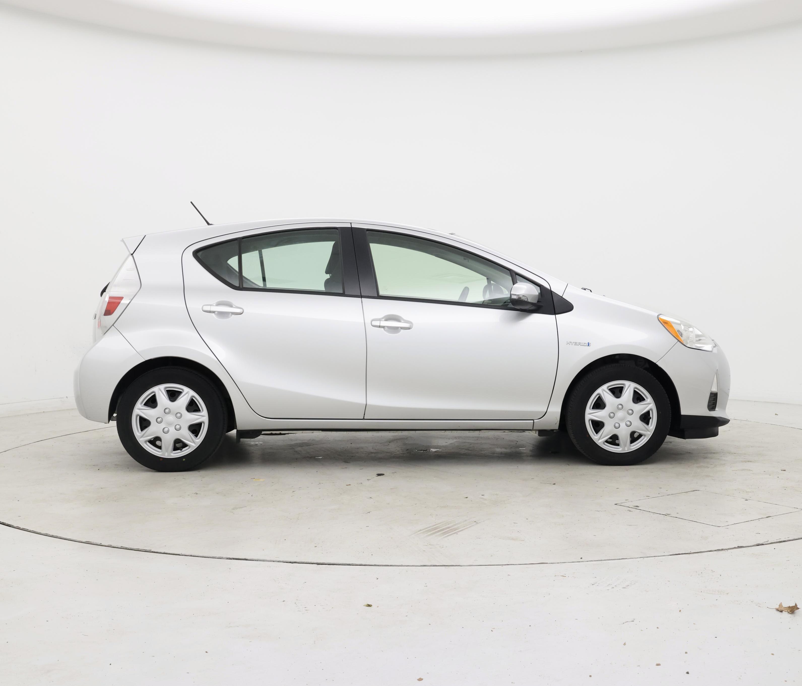 Thumbnail: 2014 Toyota Prius c - 7