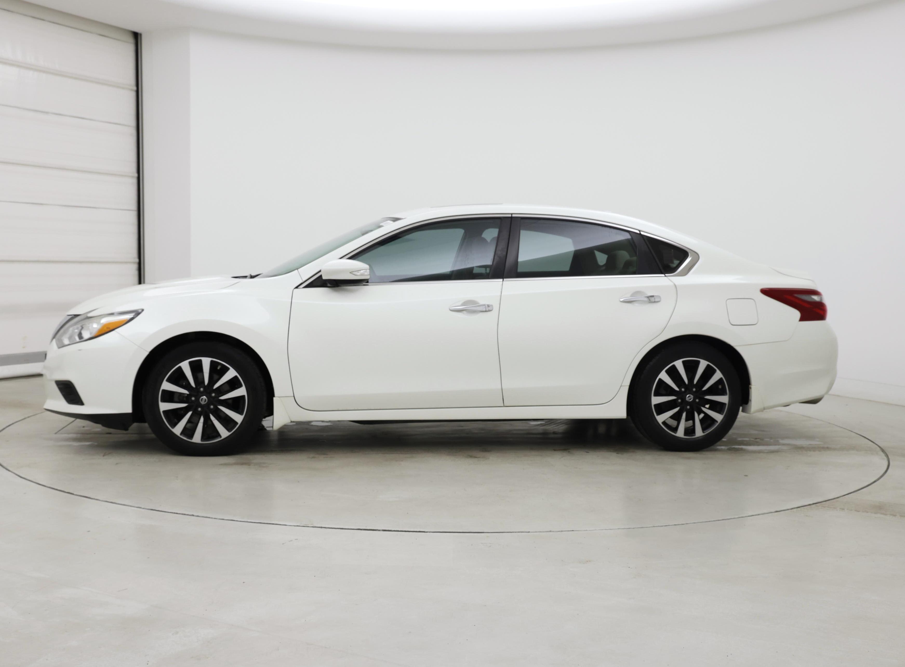 Thumbnail: 2018 Nissan Altima - 3