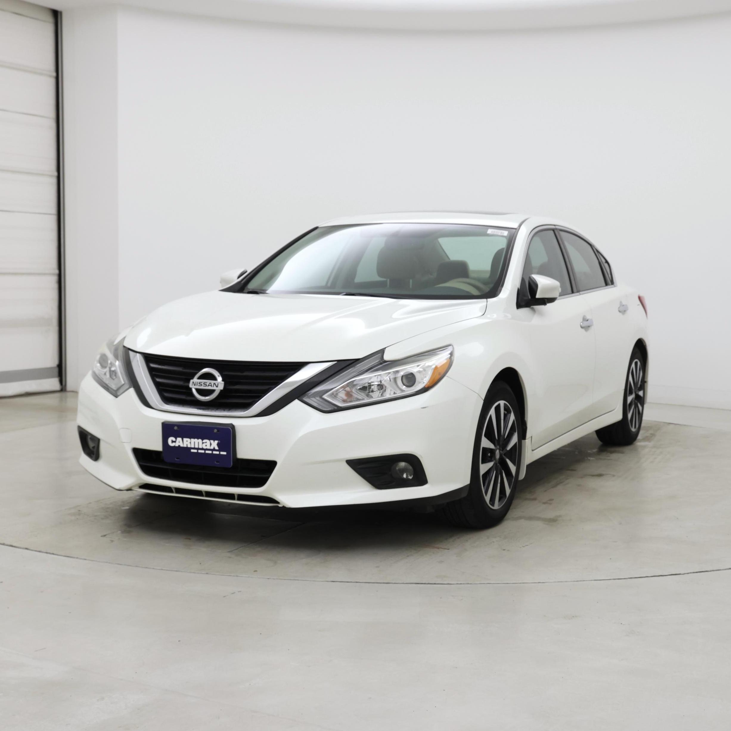 Thumbnail: 2018 Nissan Altima - 4