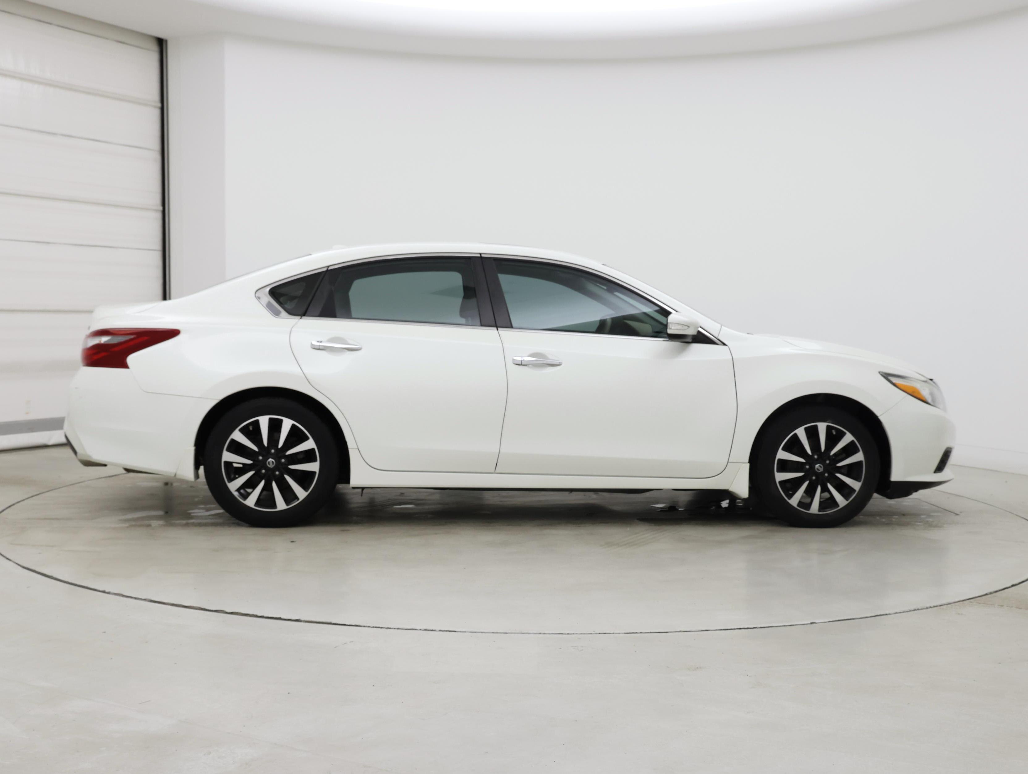 Thumbnail: 2018 Nissan Altima - 7