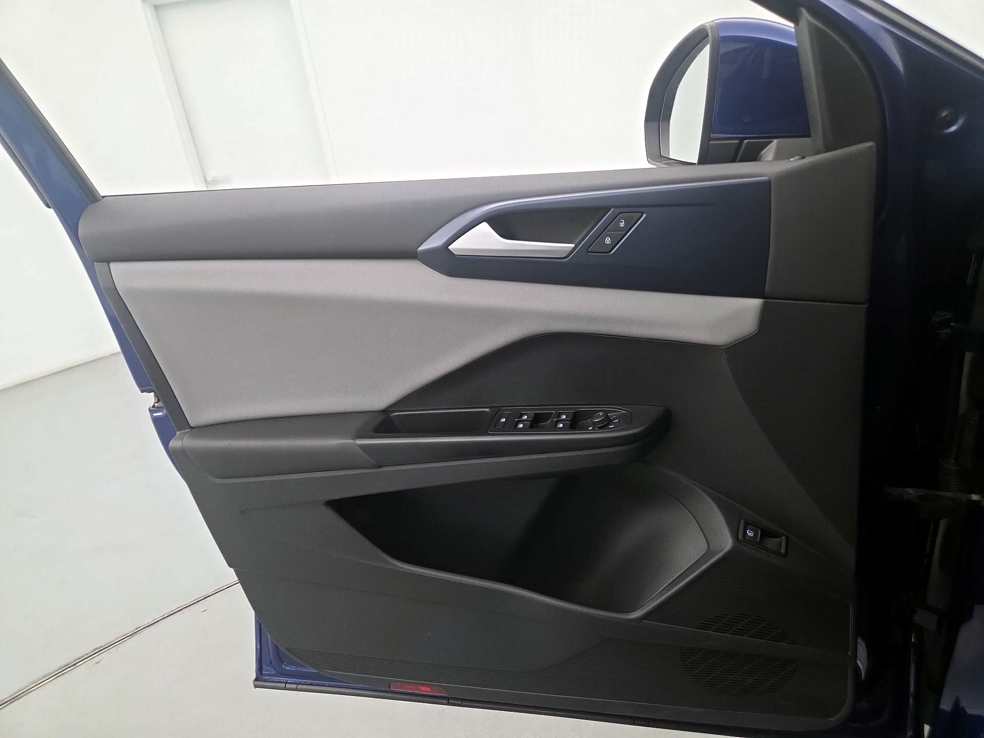 Thumbnail: 2022 Volkswagen Taos - 12