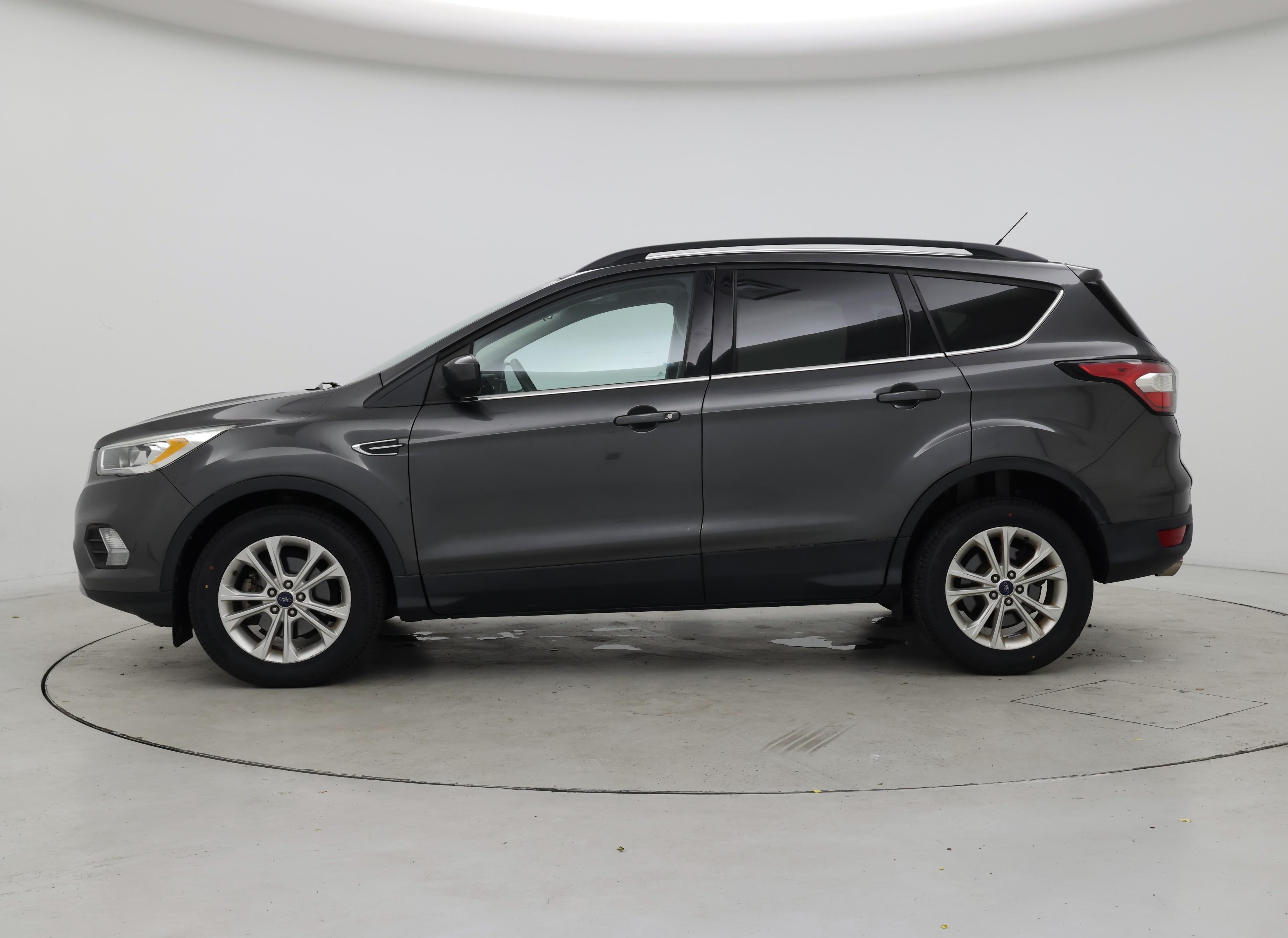 Thumbnail: 2017 Ford Escape - 3