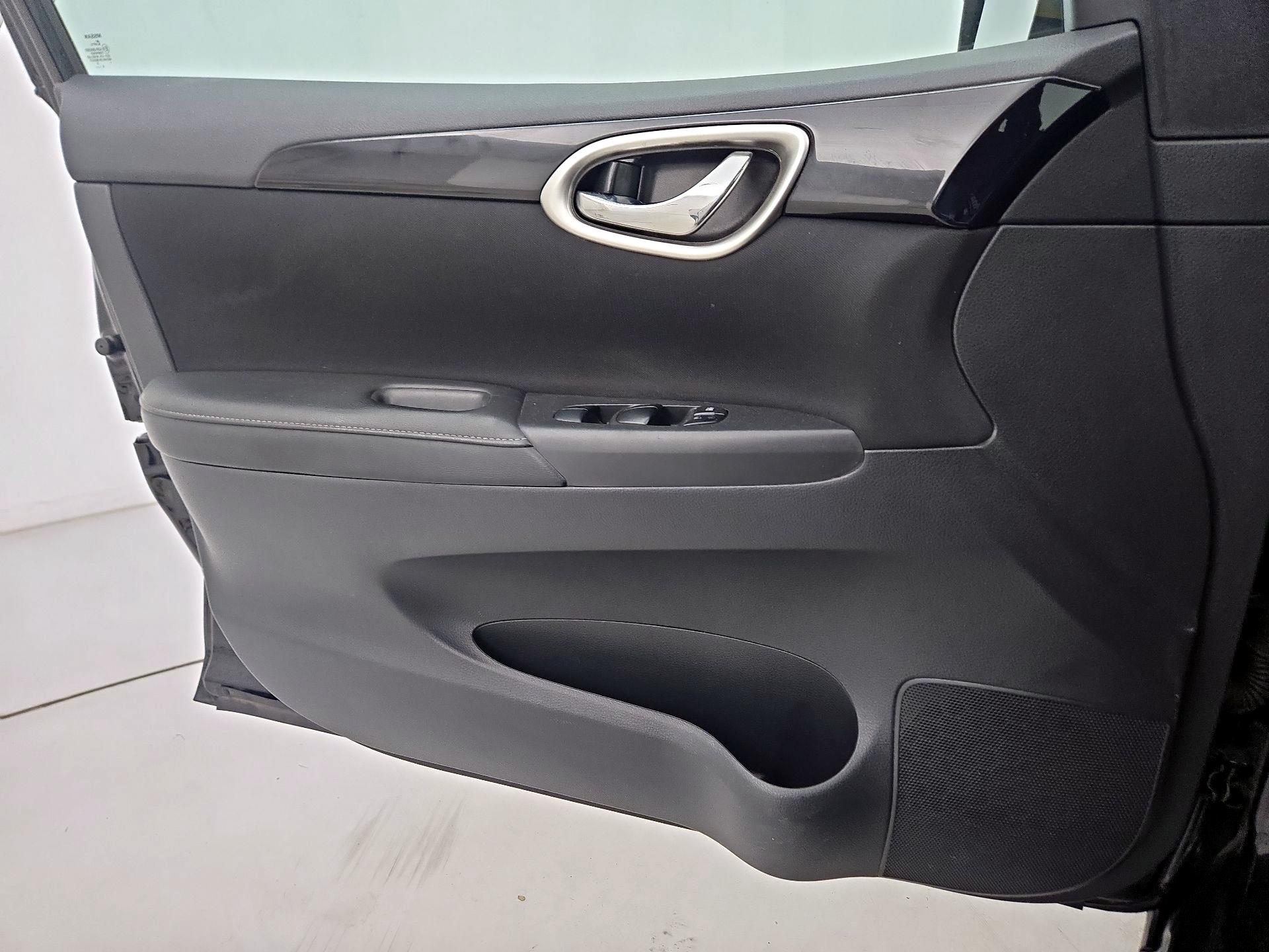 Thumbnail: 2019 Nissan Sentra - 12