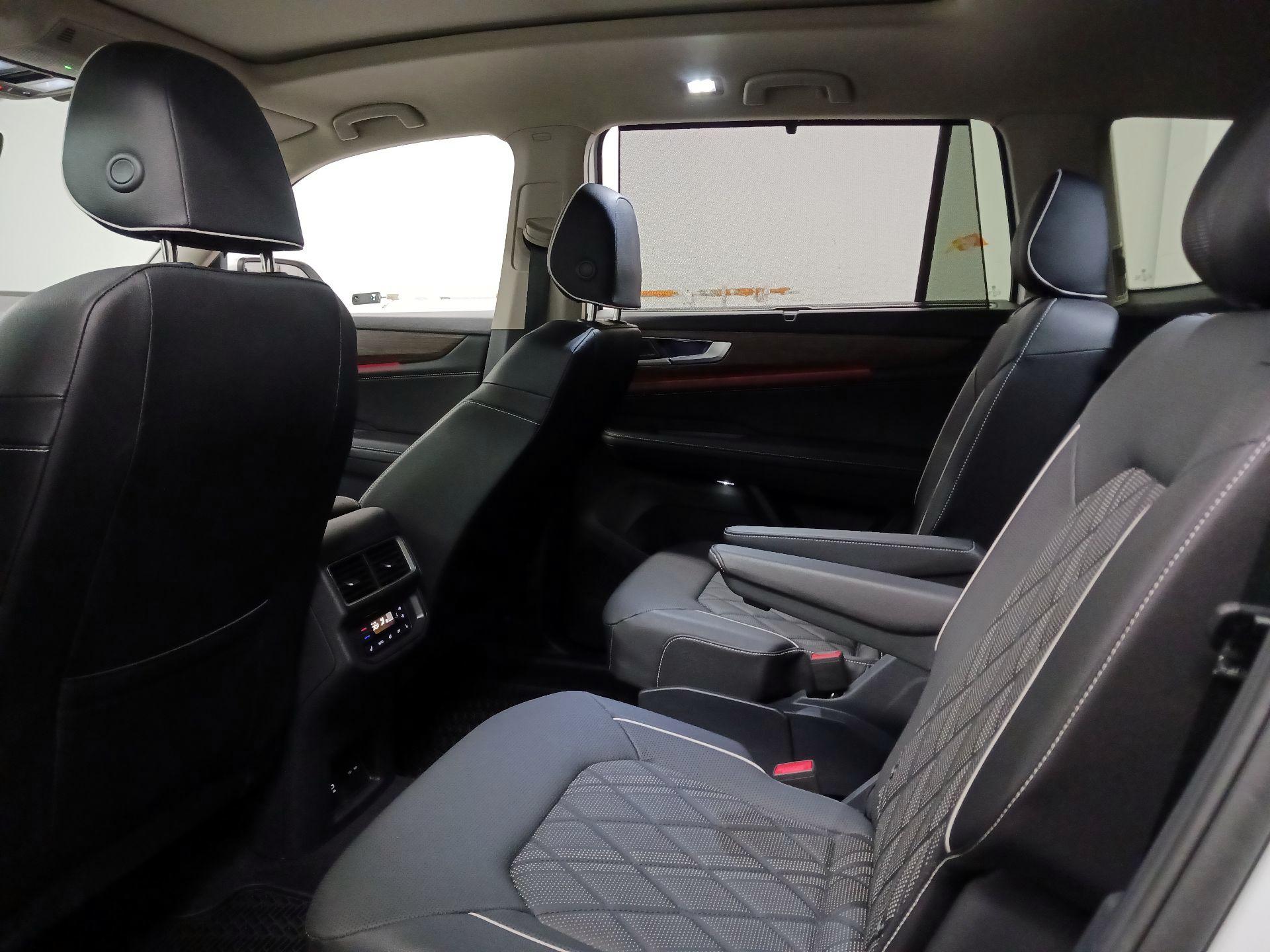 Thumbnail: 2025 Volkswagen Atlas - 17