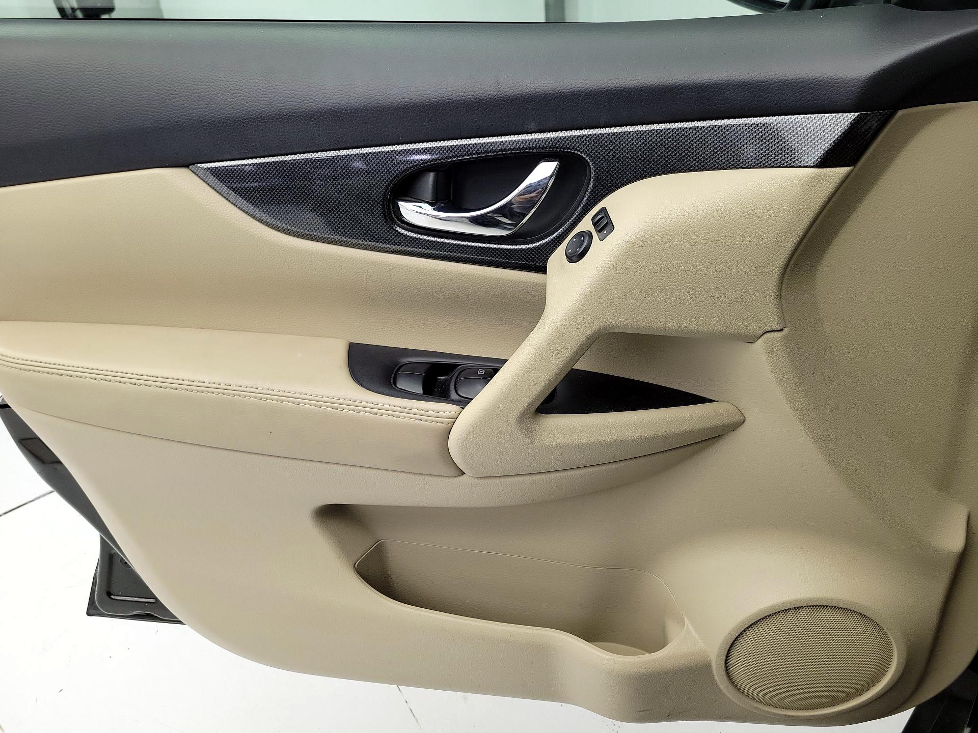 Thumbnail: 2015 Nissan Rogue - 12