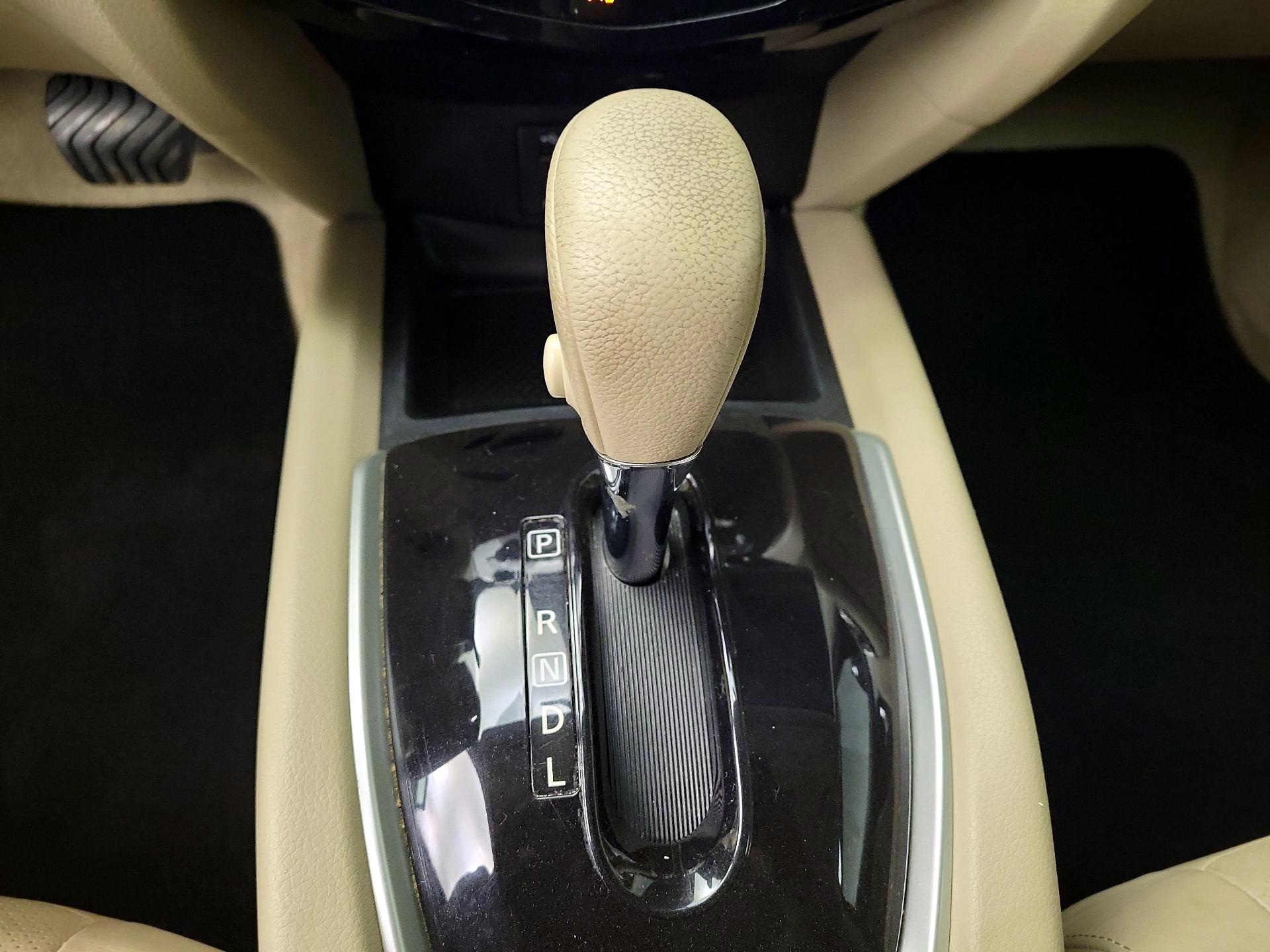 Thumbnail: 2015 Nissan Rogue - 18