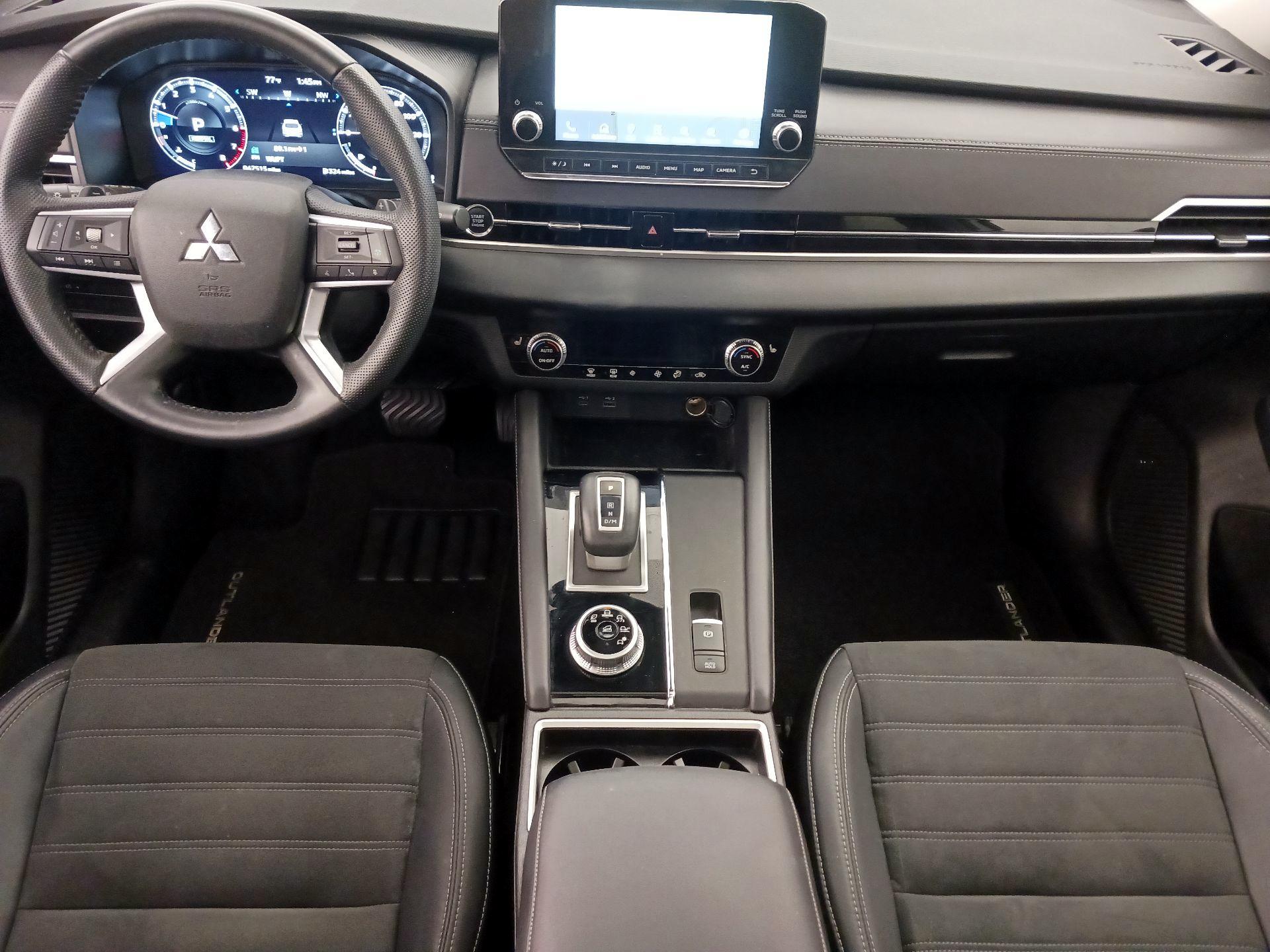 Thumbnail: 2023 Mitsubishi Outlander - 9