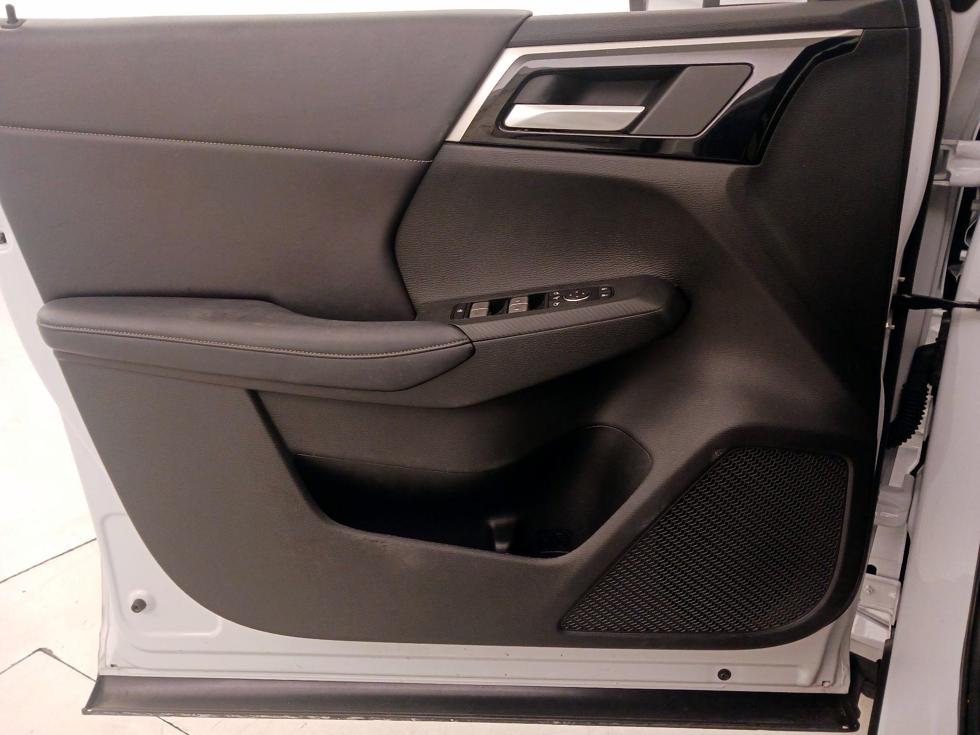 Thumbnail: 2023 Mitsubishi Outlander - 12