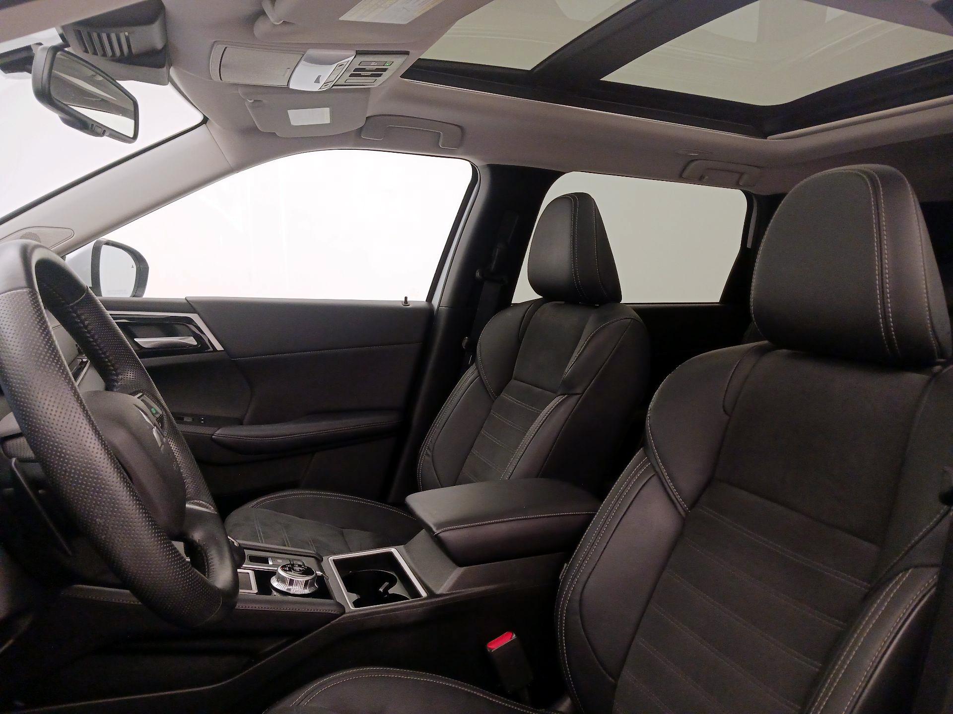 Thumbnail: 2023 Mitsubishi Outlander - 20