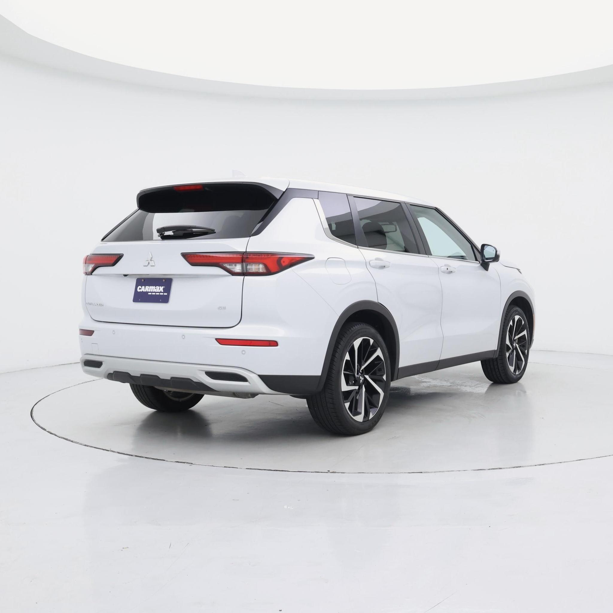 Thumbnail: 2023 Mitsubishi Outlander - 8