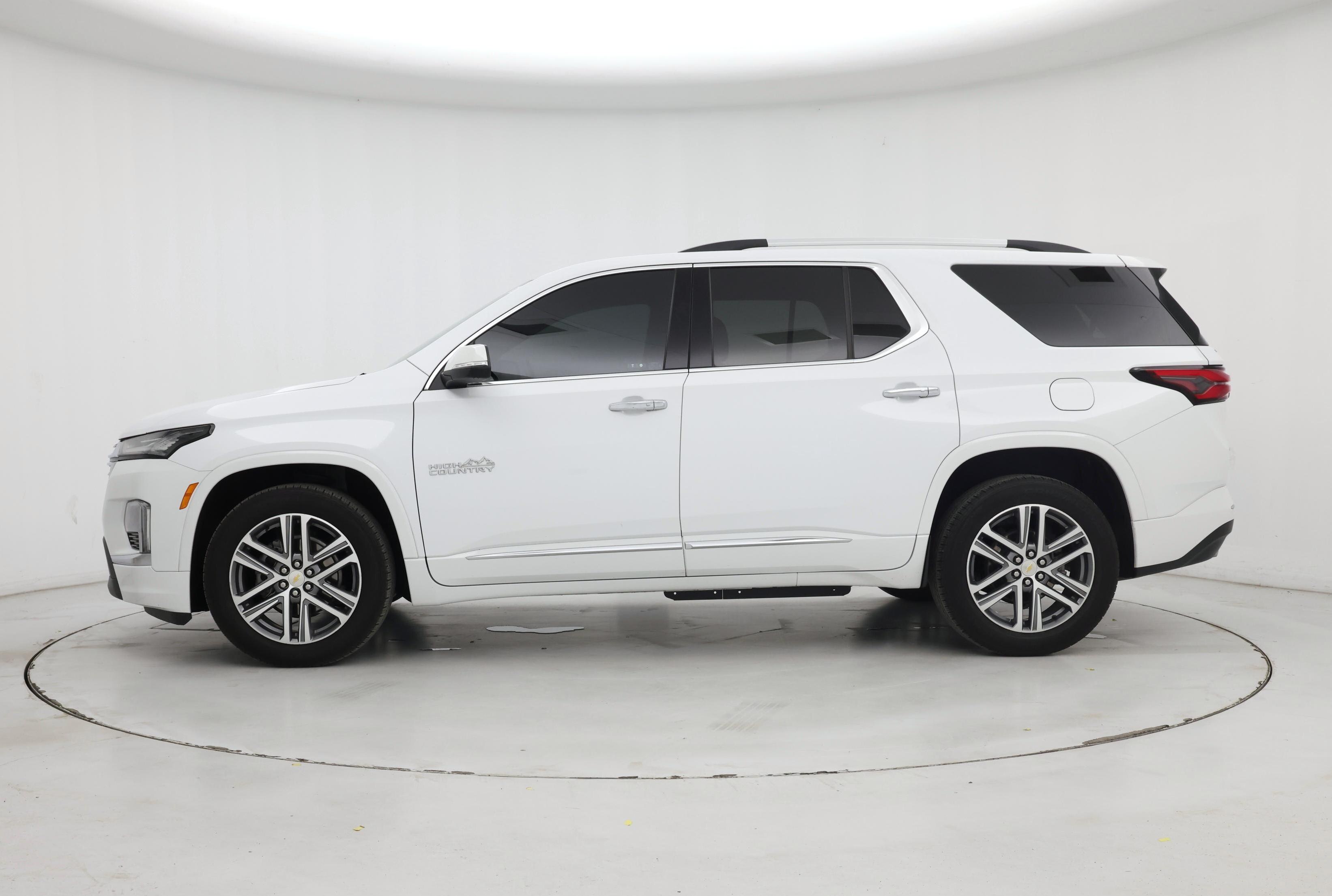 Thumbnail: 2023 Chevrolet Traverse - 3