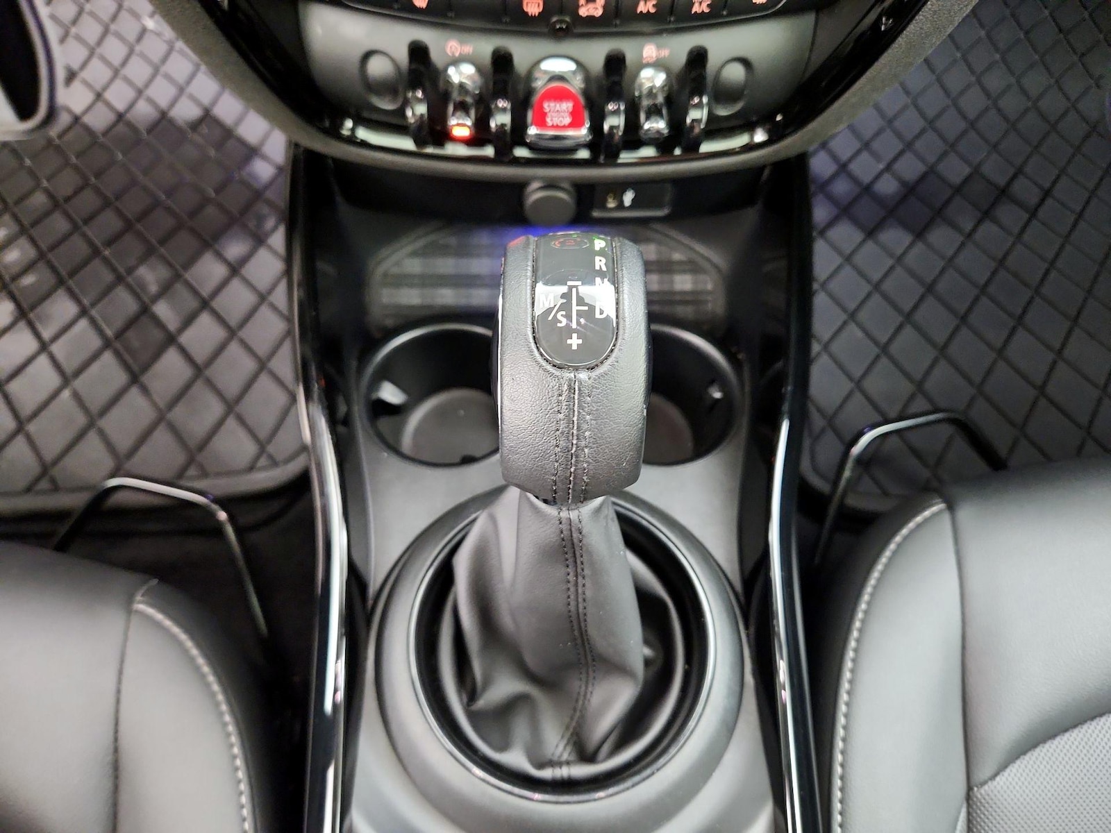 2019 MINI Clubman Base - Photo 18