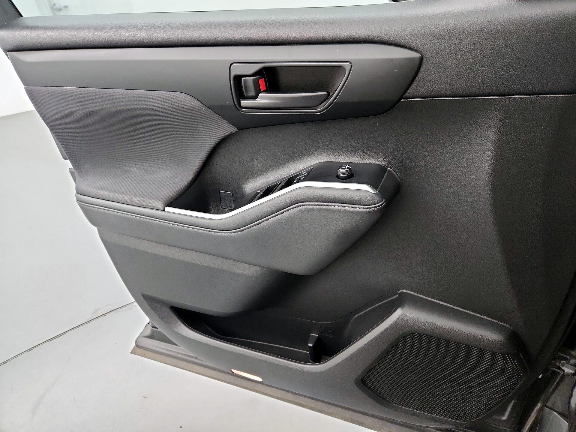 Thumbnail: 2021 Toyota Highlander - 12