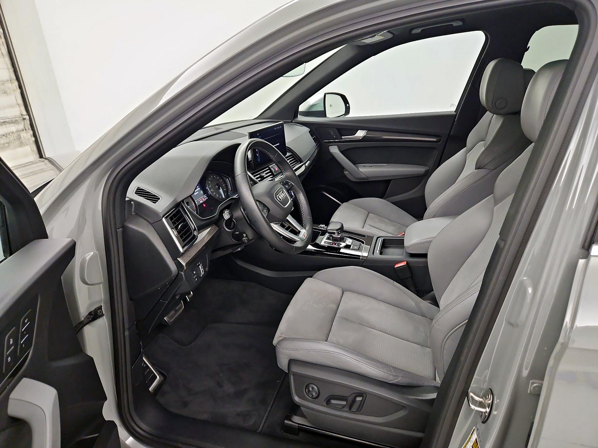 Thumbnail: 2022 Audi SQ5 - 11