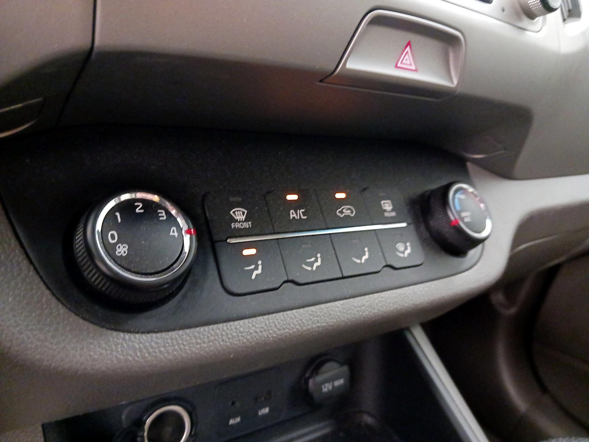 Thumbnail: 2014 Kia Sportage - 16