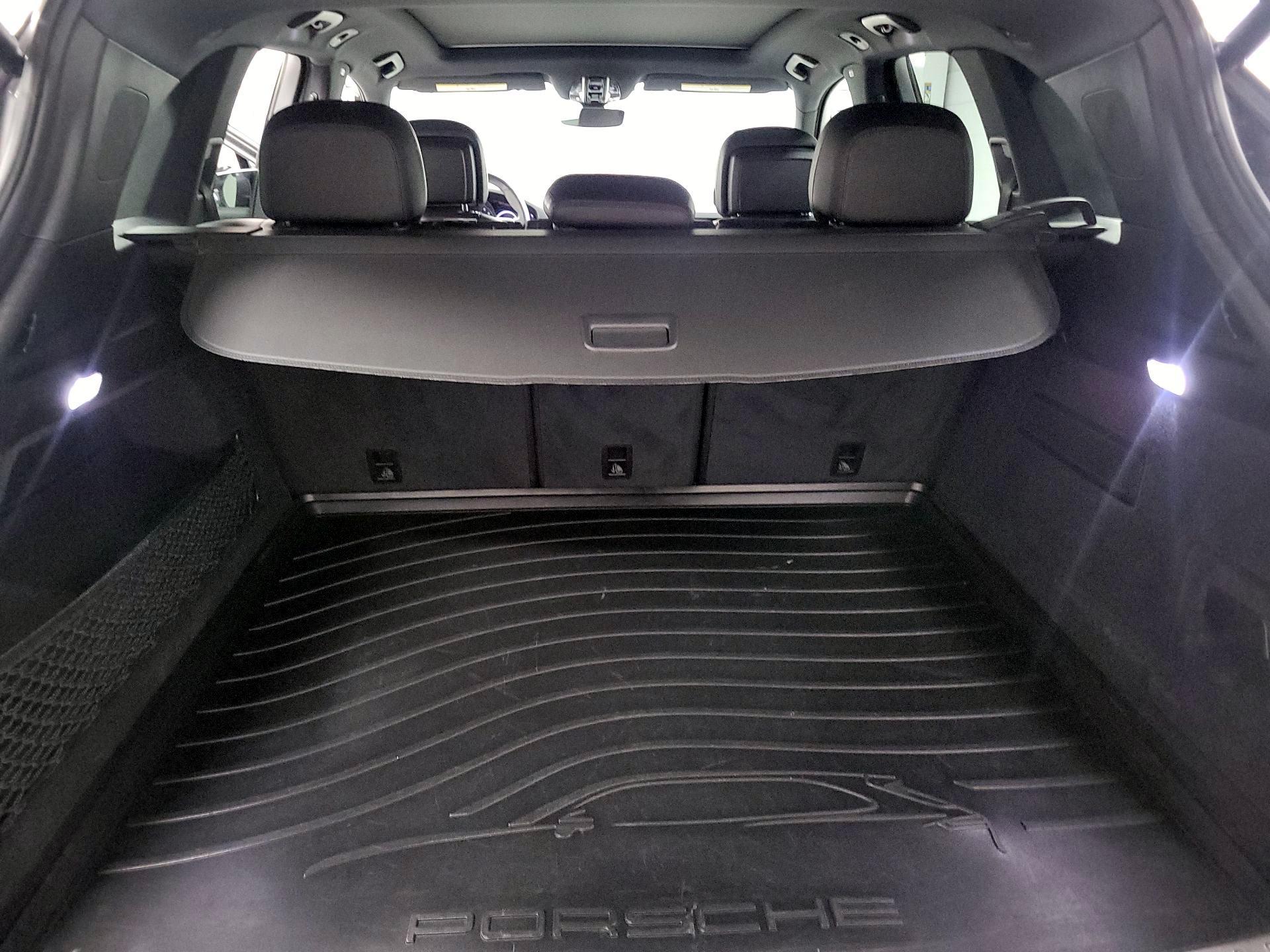 Thumbnail: 2019 Porsche Cayenne - 16