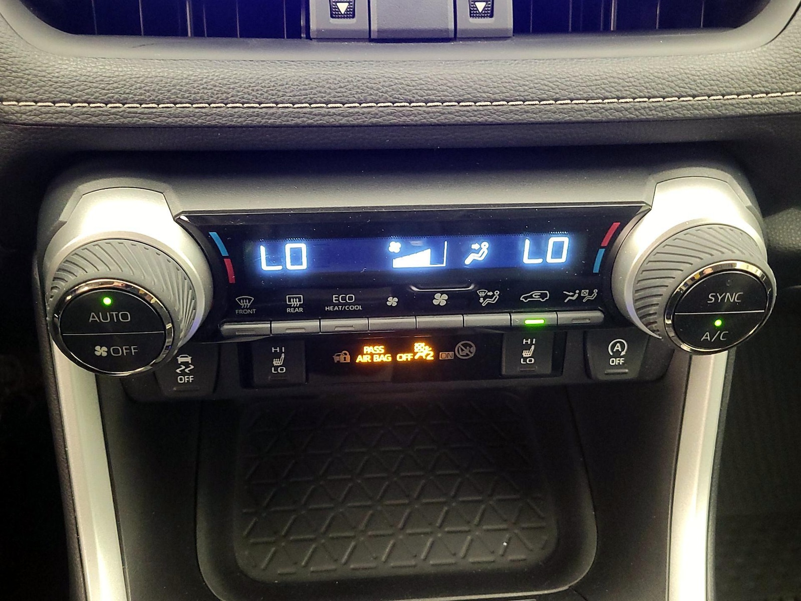 2024 Toyota RAV4 XLE Premium - Photo 17