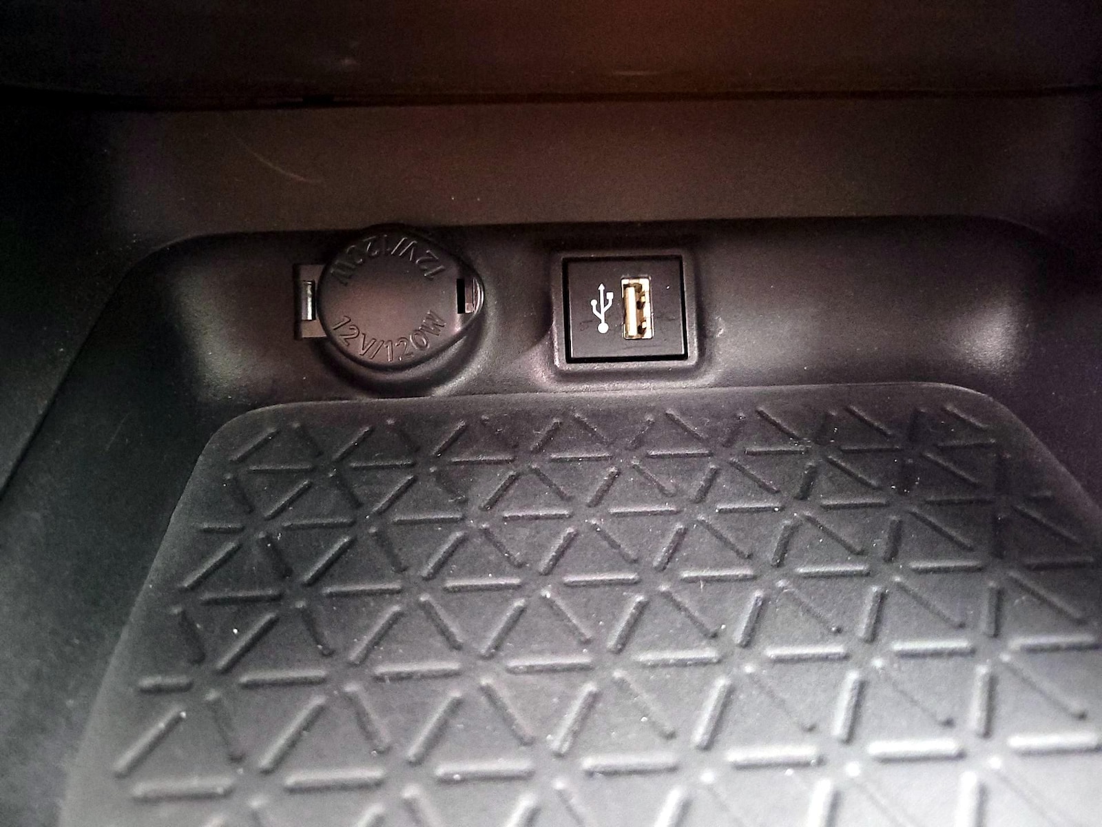 2024 Toyota RAV4 XLE Premium - Photo 19