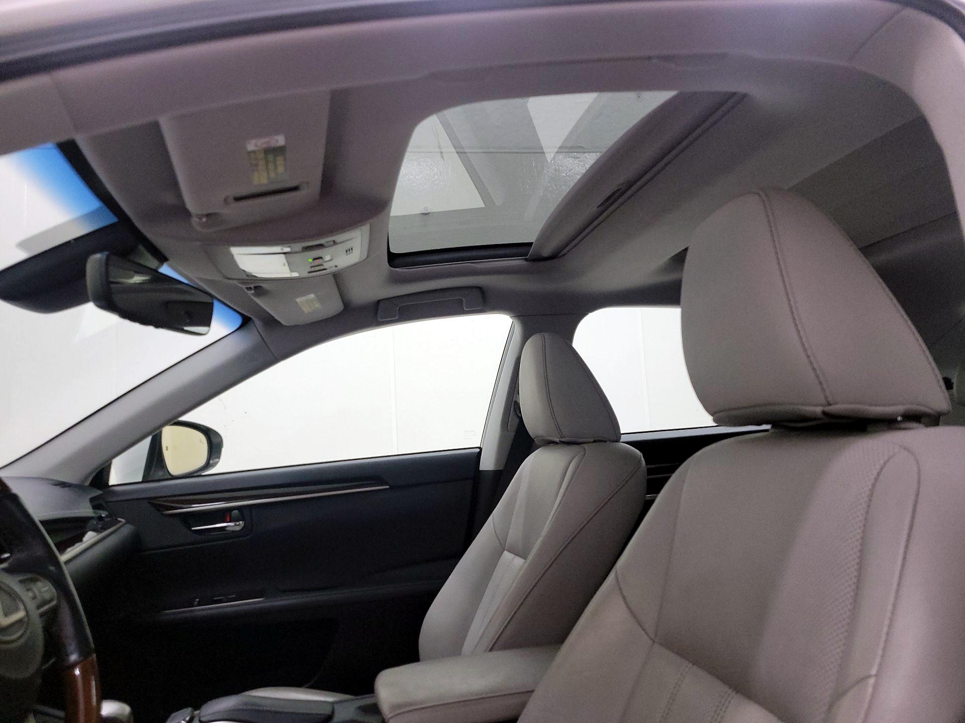 Thumbnail: 2018 Lexus ES - 19