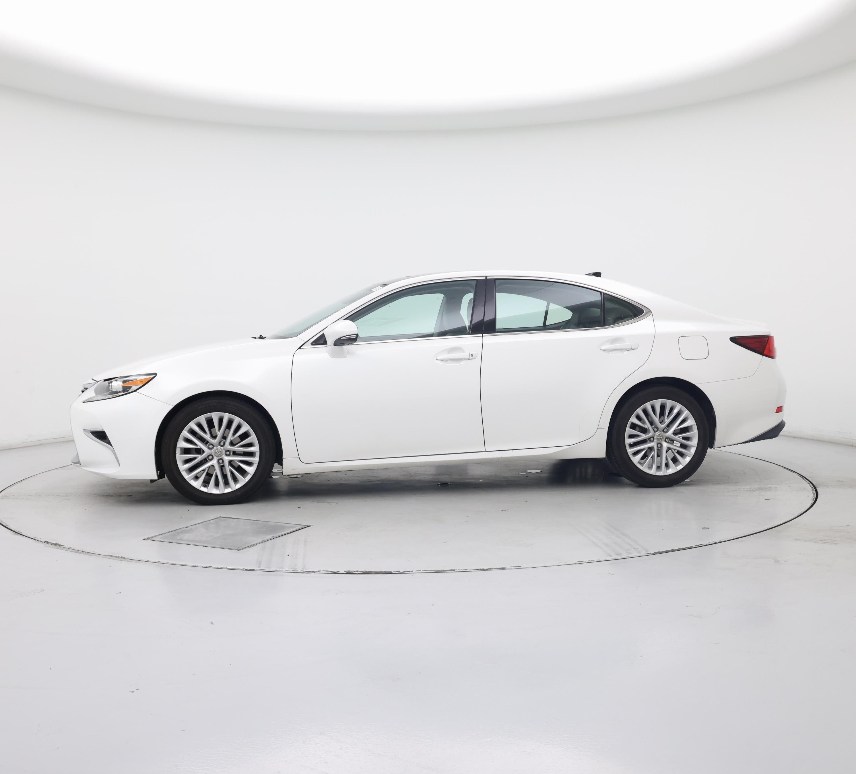 Thumbnail: 2018 Lexus ES - 3