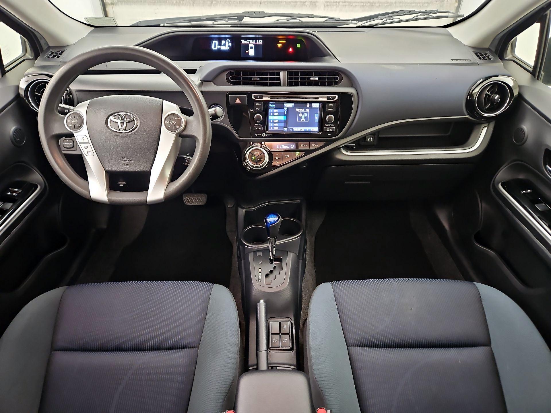 Thumbnail: 2015 Toyota Prius c - 9