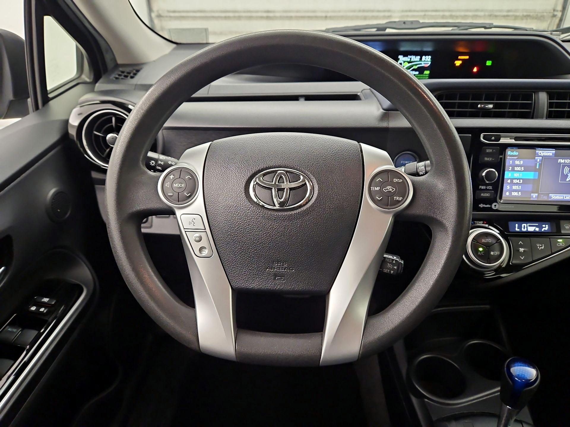 Thumbnail: 2015 Toyota Prius c - 10