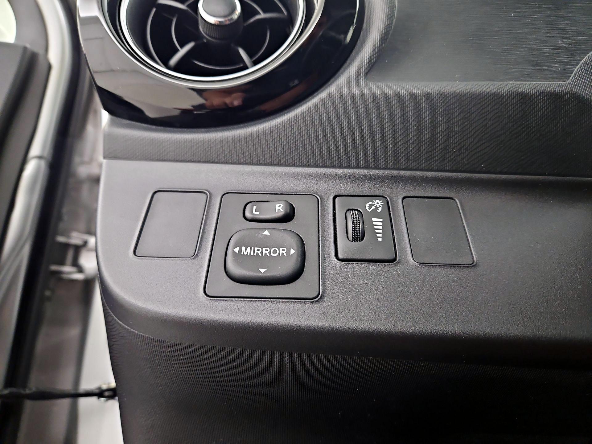 Thumbnail: 2015 Toyota Prius c - 13