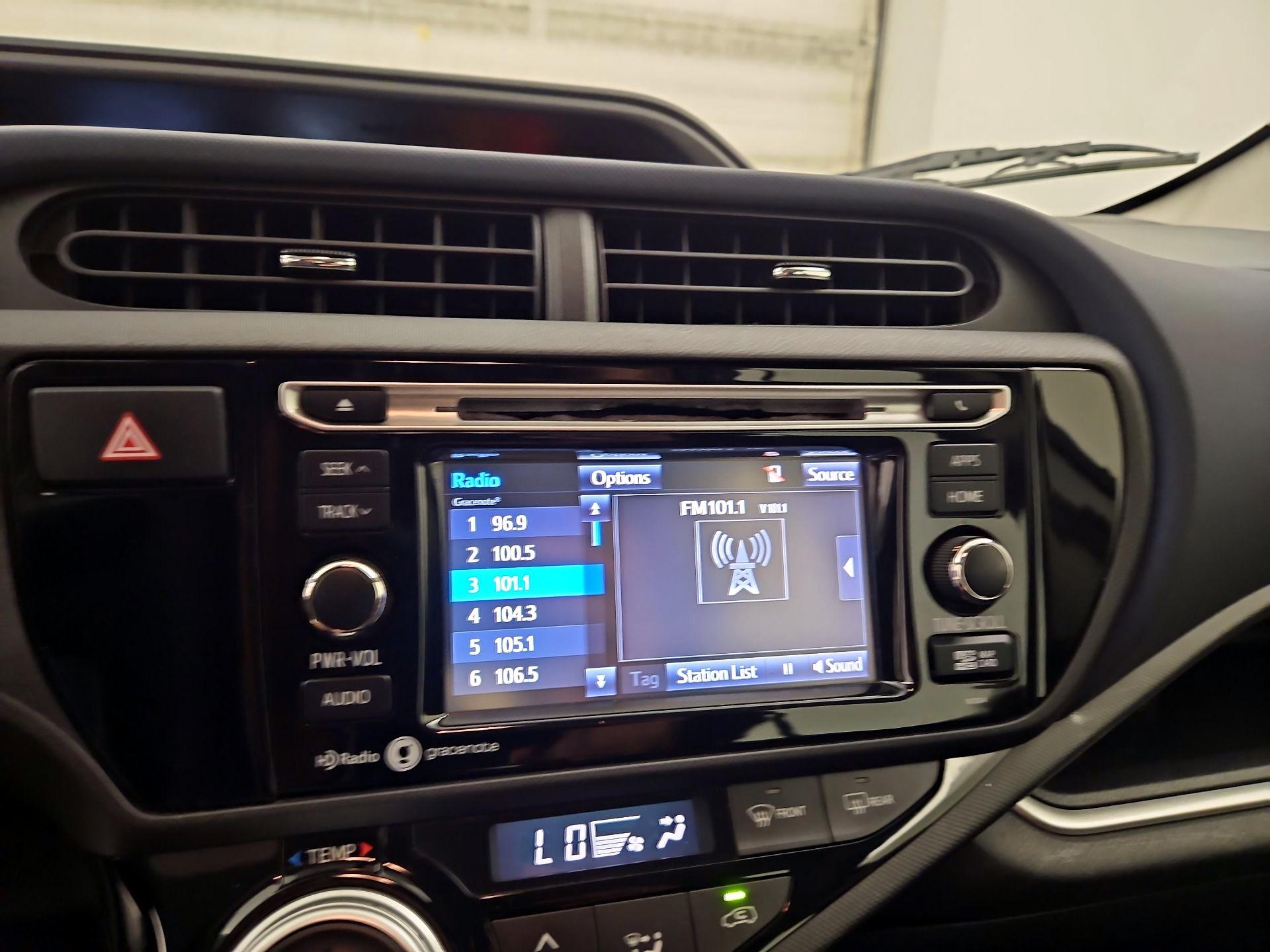 Thumbnail: 2015 Toyota Prius c - 14