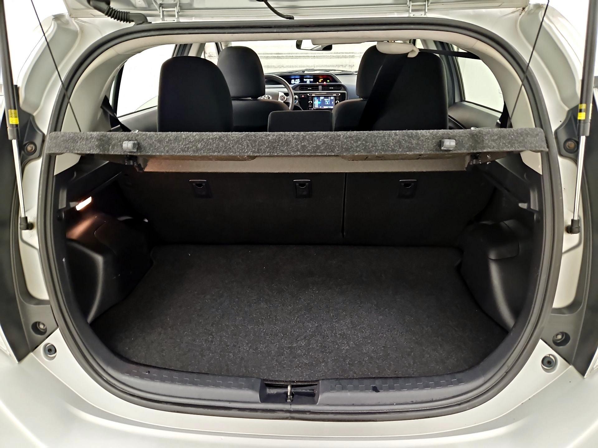 Thumbnail: 2015 Toyota Prius c - 19