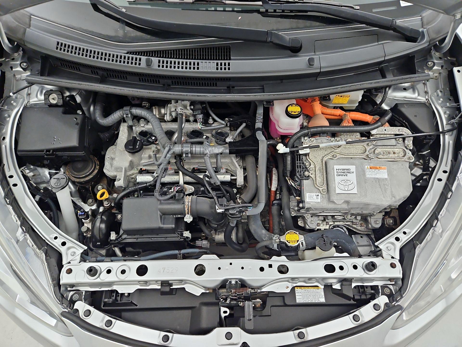 Thumbnail: 2015 Toyota Prius c - 20