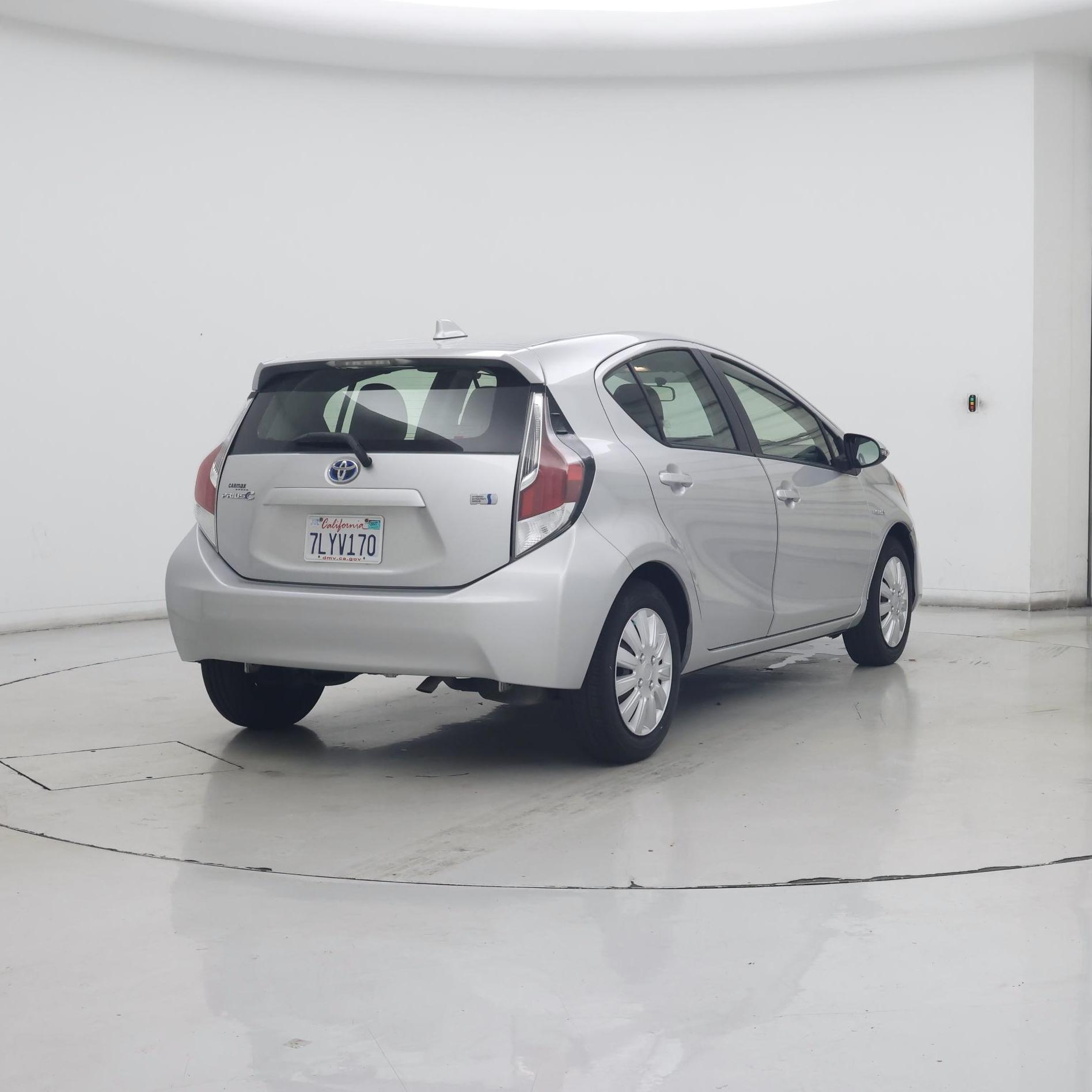 Thumbnail: 2015 Toyota Prius c - 8