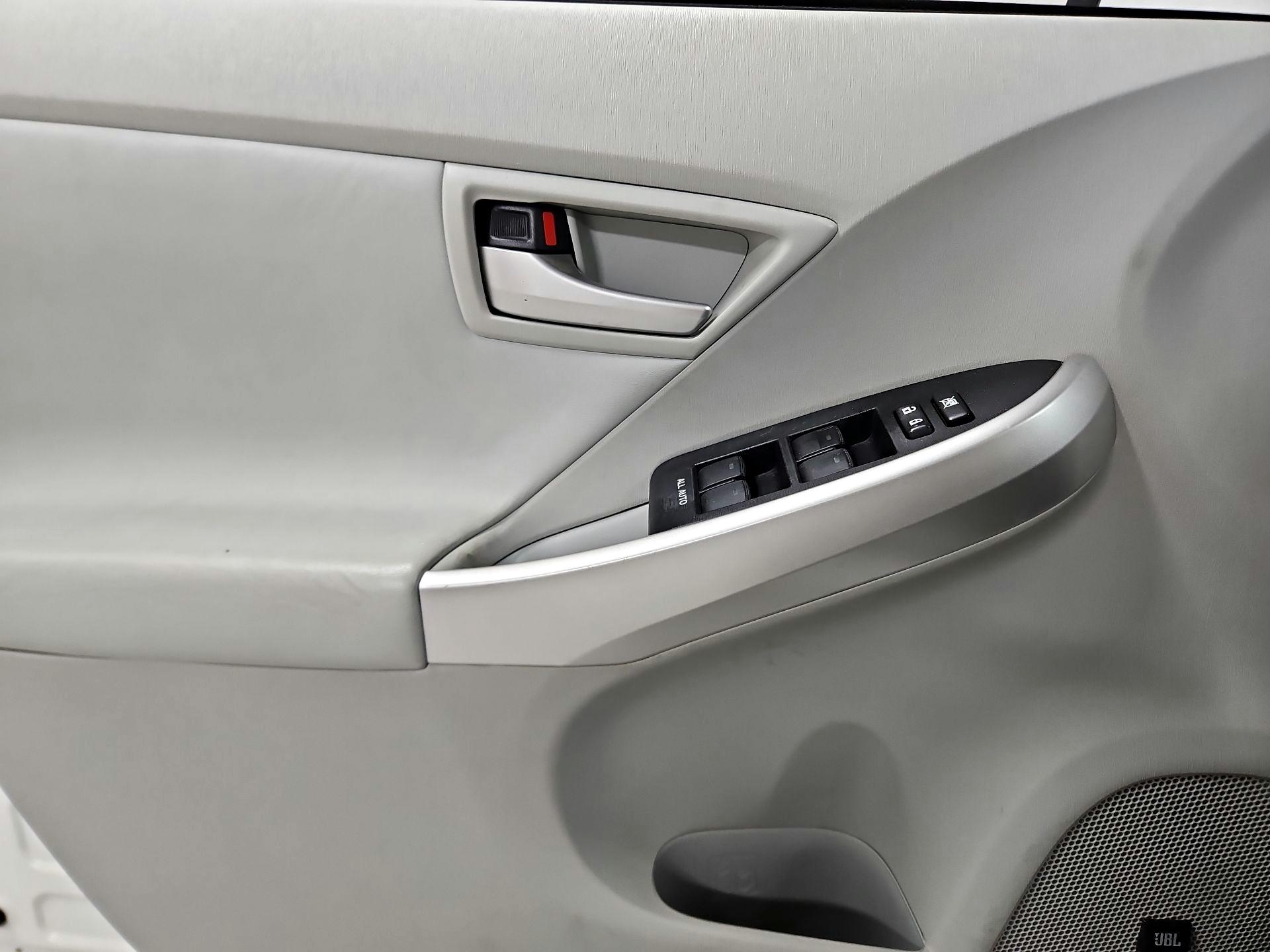 Thumbnail: 2015 Toyota Prius - 12