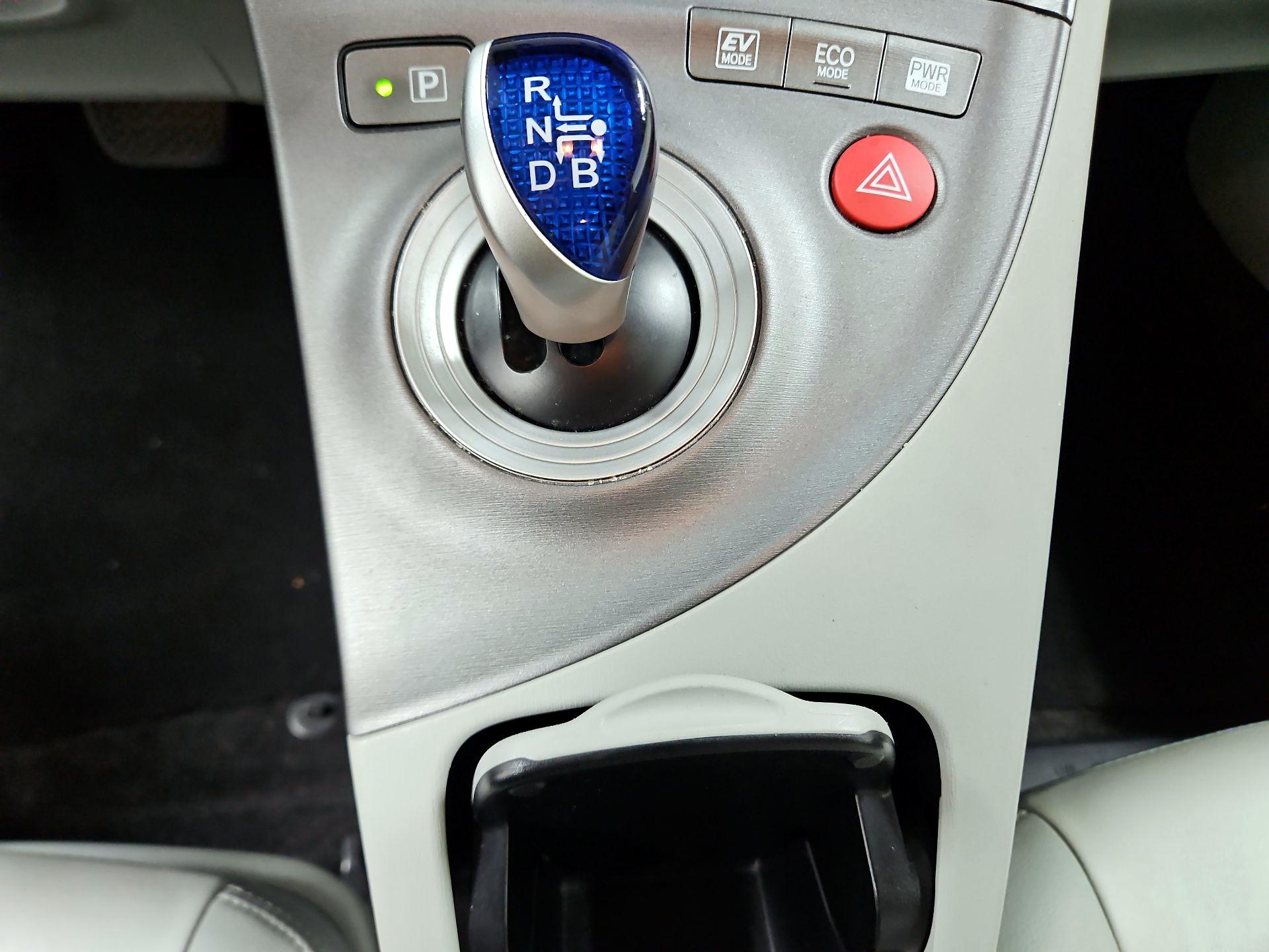 Thumbnail: 2015 Toyota Prius - 17