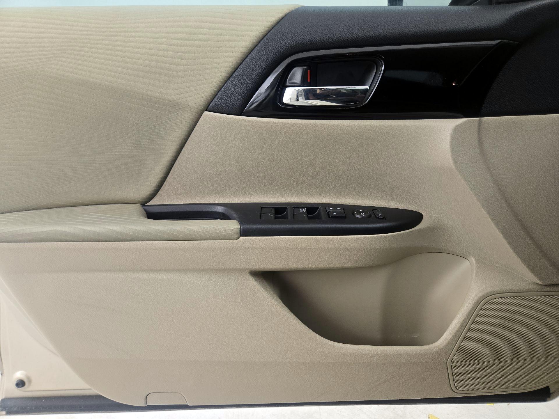 Thumbnail: 2016 Honda Accord - 12