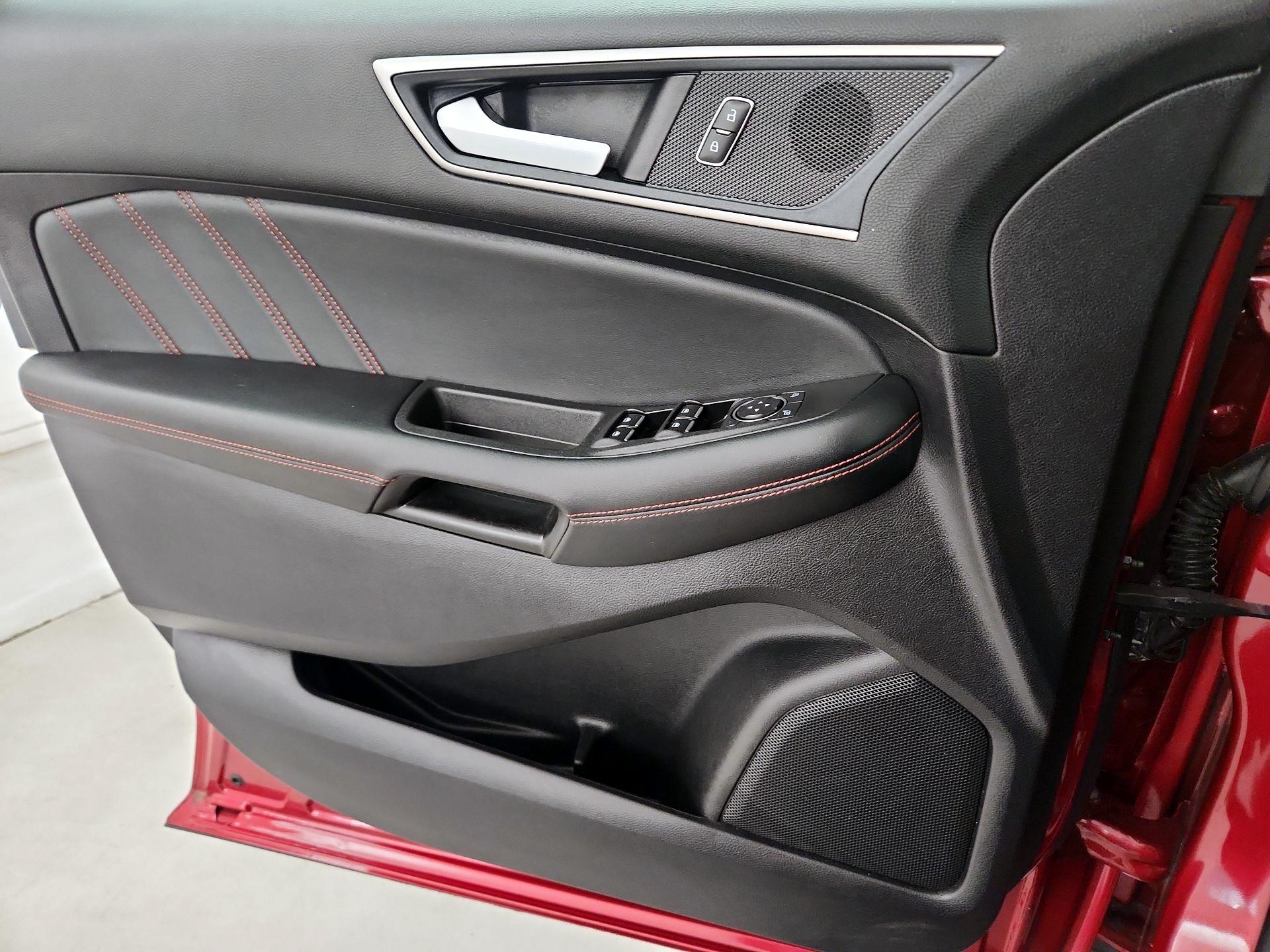 Thumbnail: 2021 Ford Edge - 10