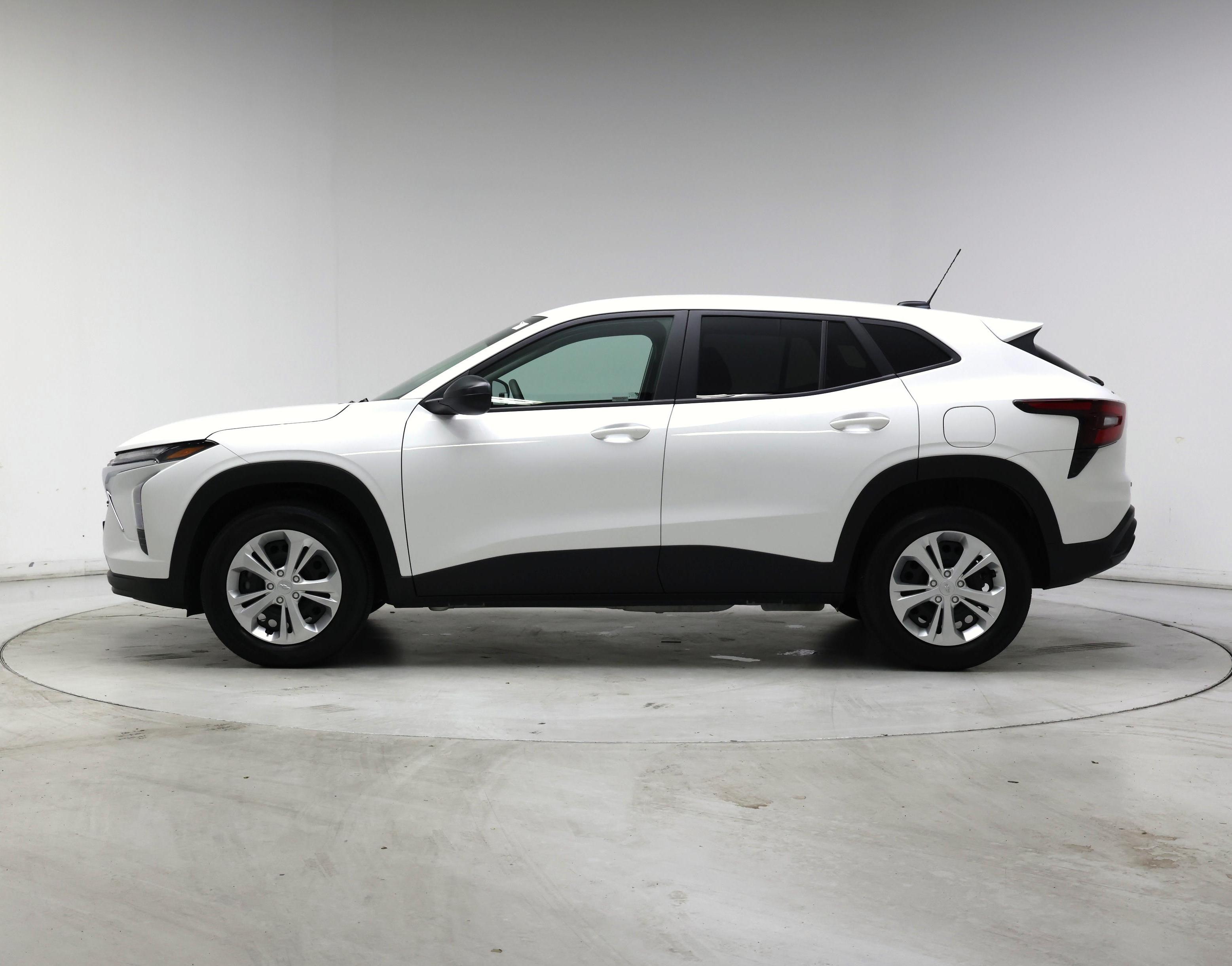 Thumbnail: 2025 Chevrolet Trax - 3