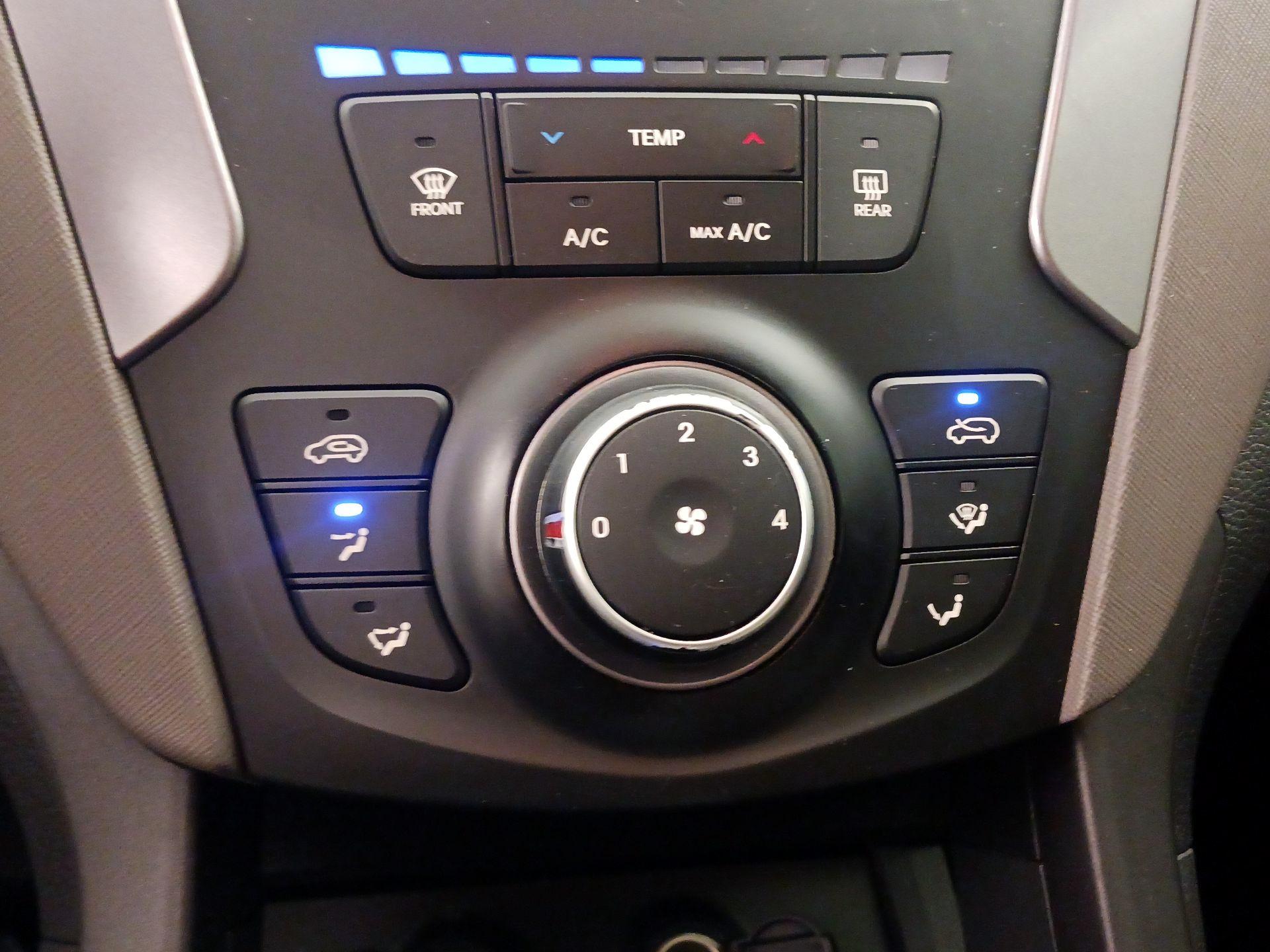 Thumbnail: 2015 Hyundai Santa Fe - 16