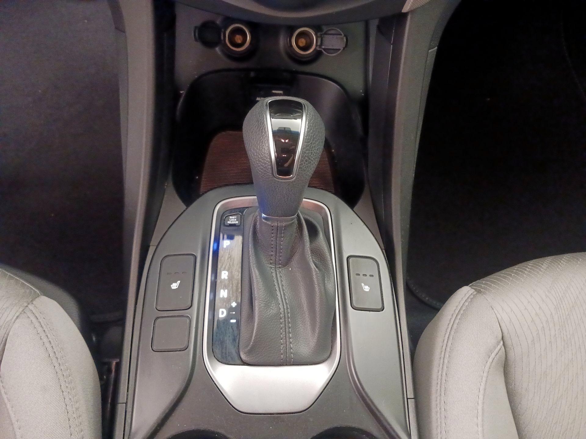Thumbnail: 2015 Hyundai Santa Fe - 17