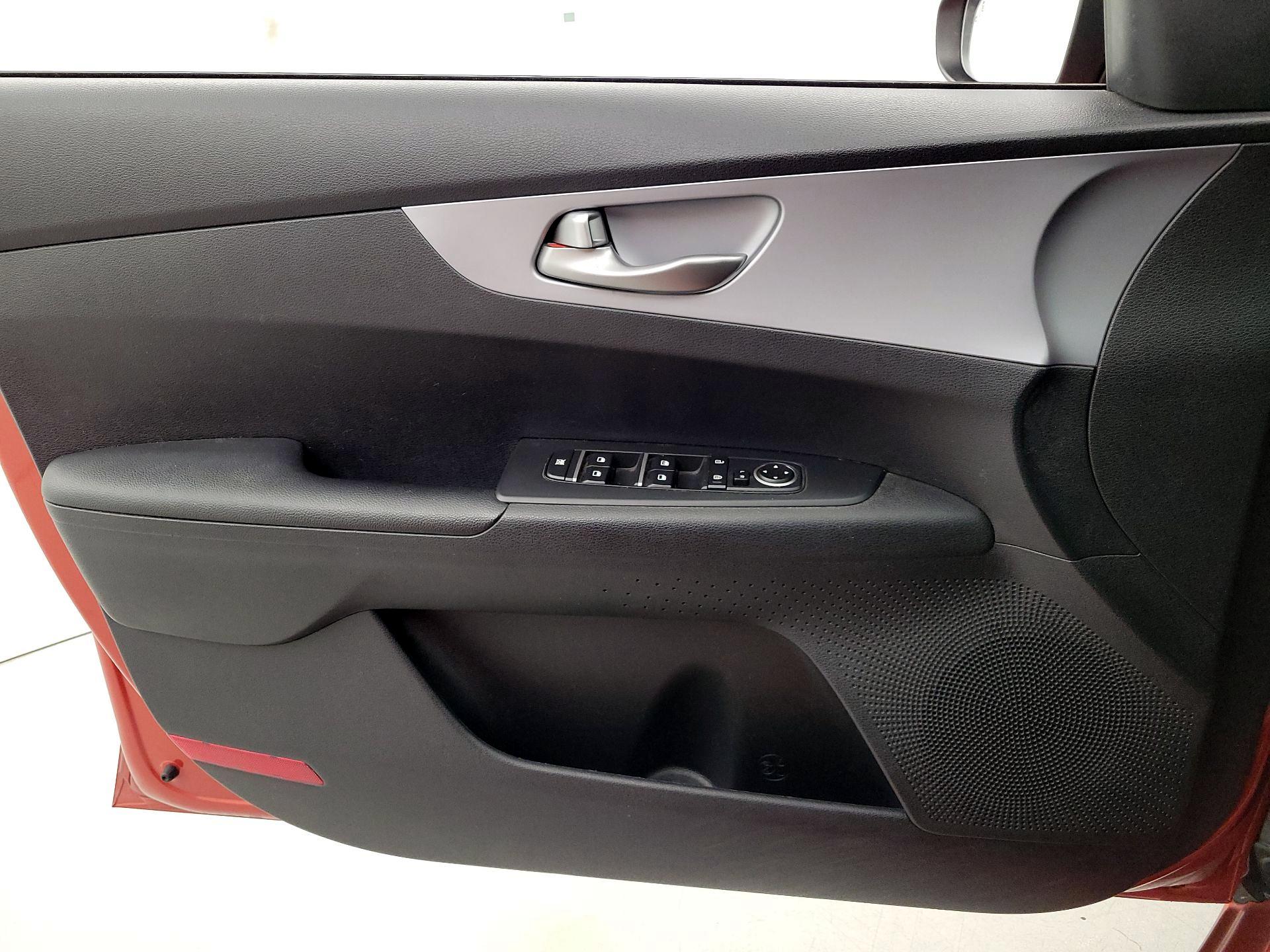 Thumbnail: 2022 Kia Forte - 12