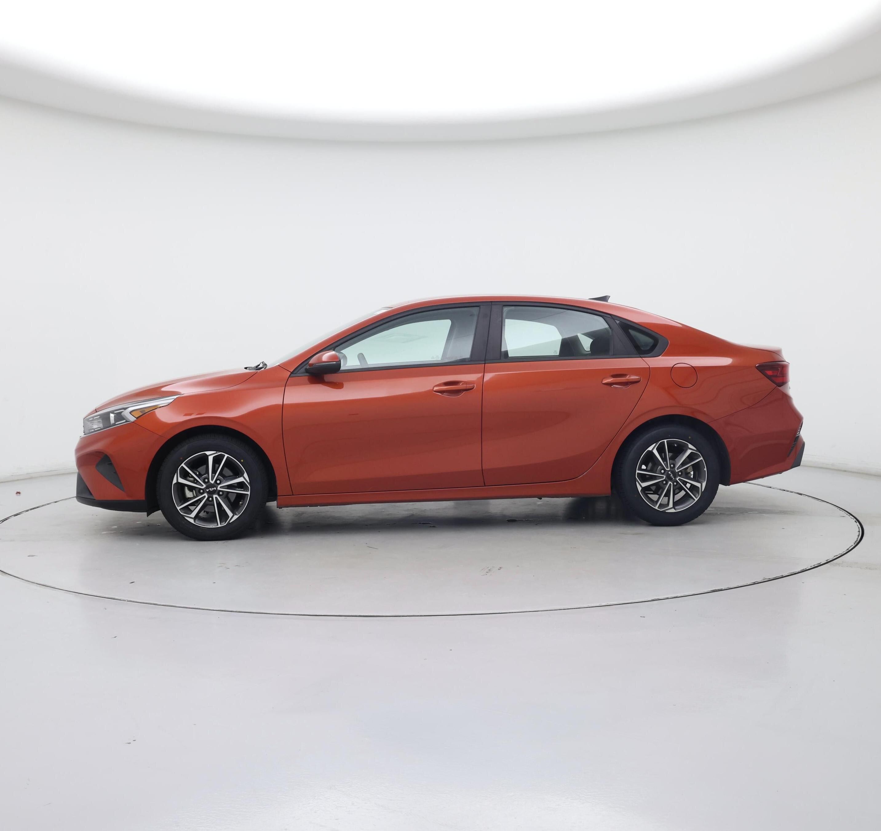 Thumbnail: 2022 Kia Forte - 3