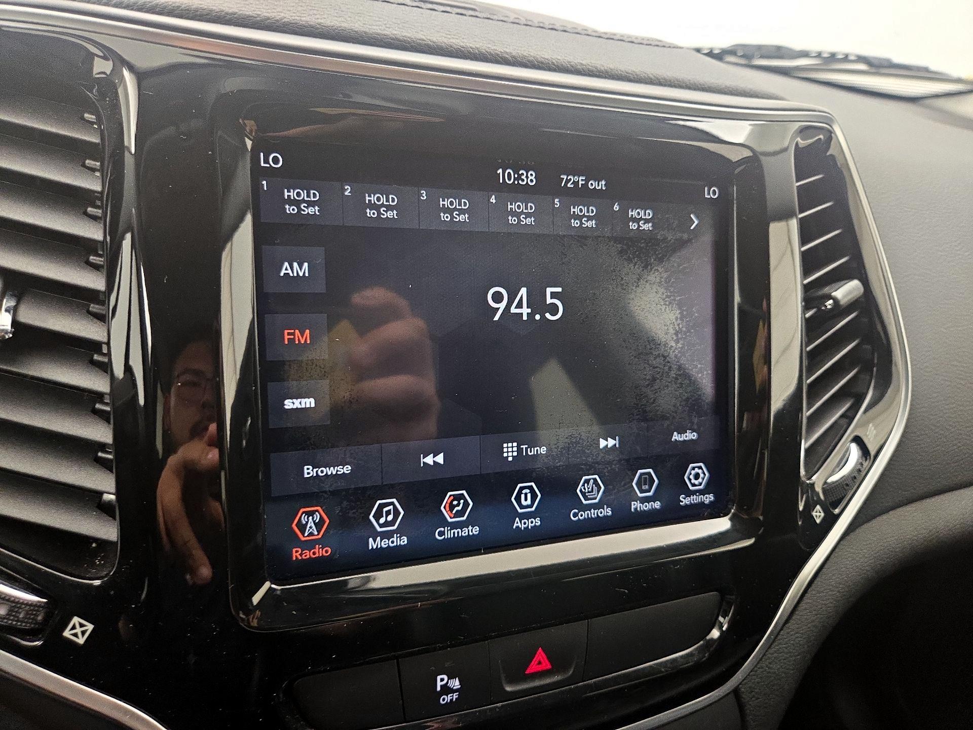Thumbnail: 2019 Jeep Cherokee - 15