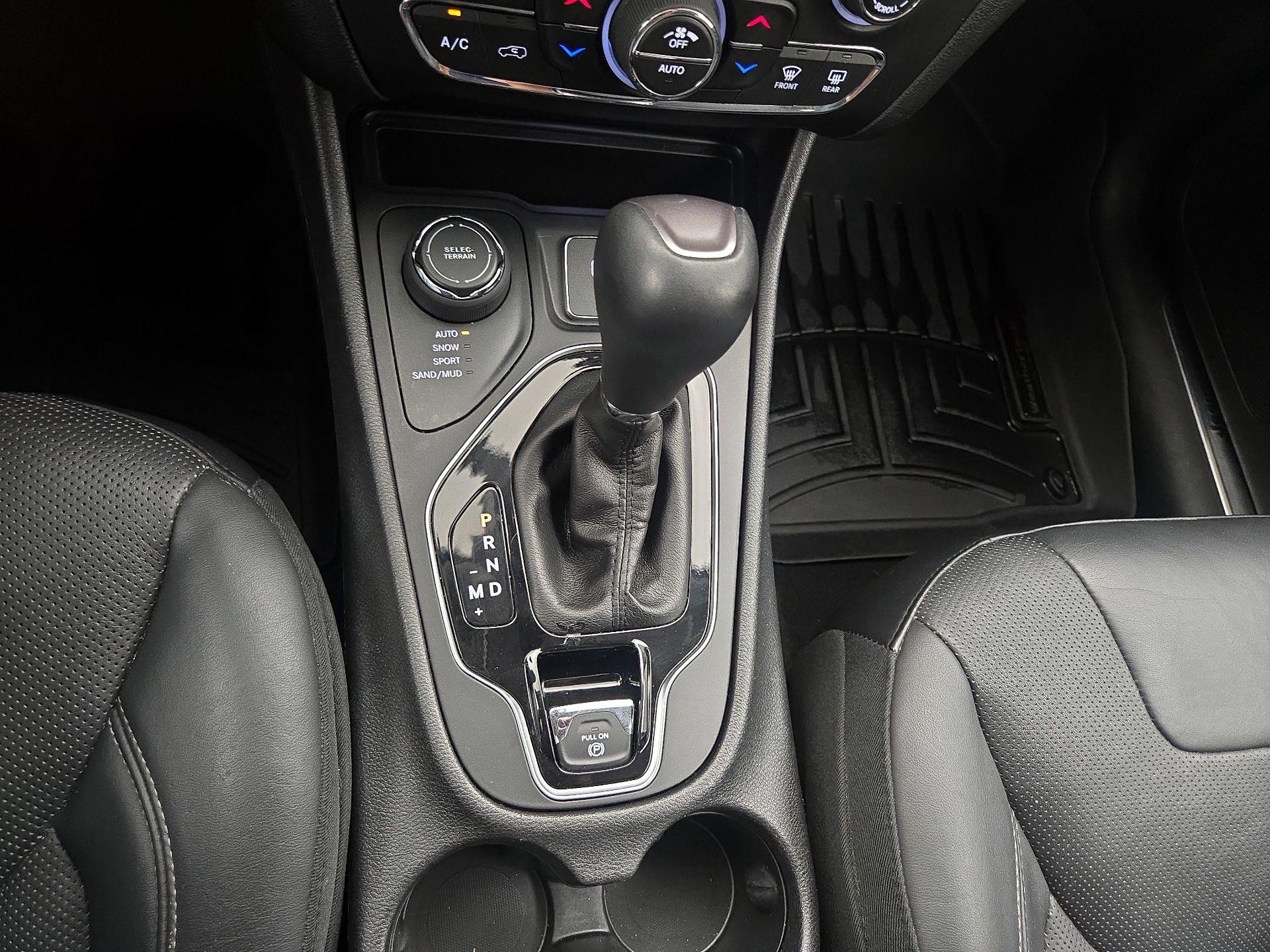 Thumbnail: 2019 Jeep Cherokee - 17
