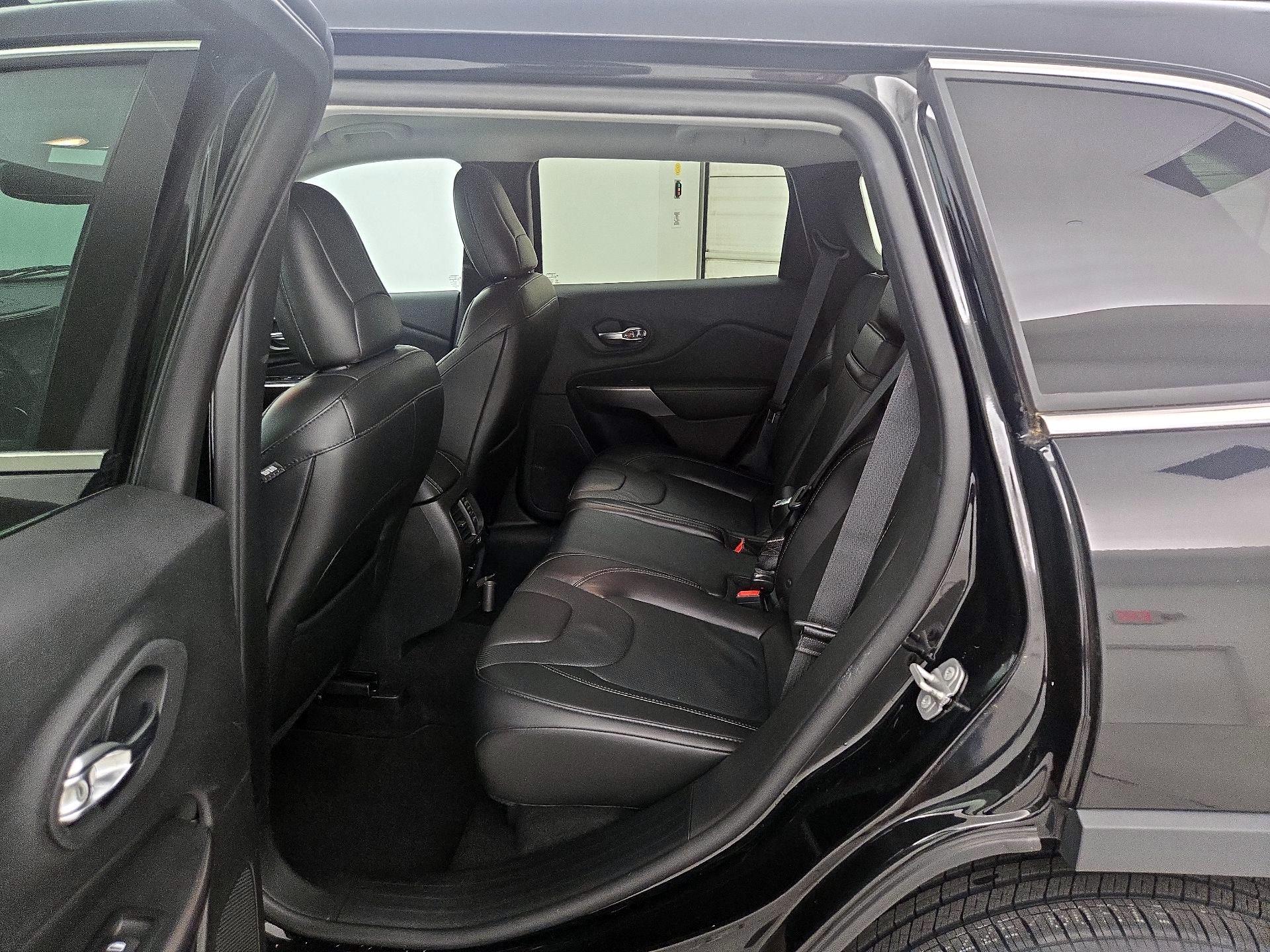 Thumbnail: 2019 Jeep Cherokee - 19