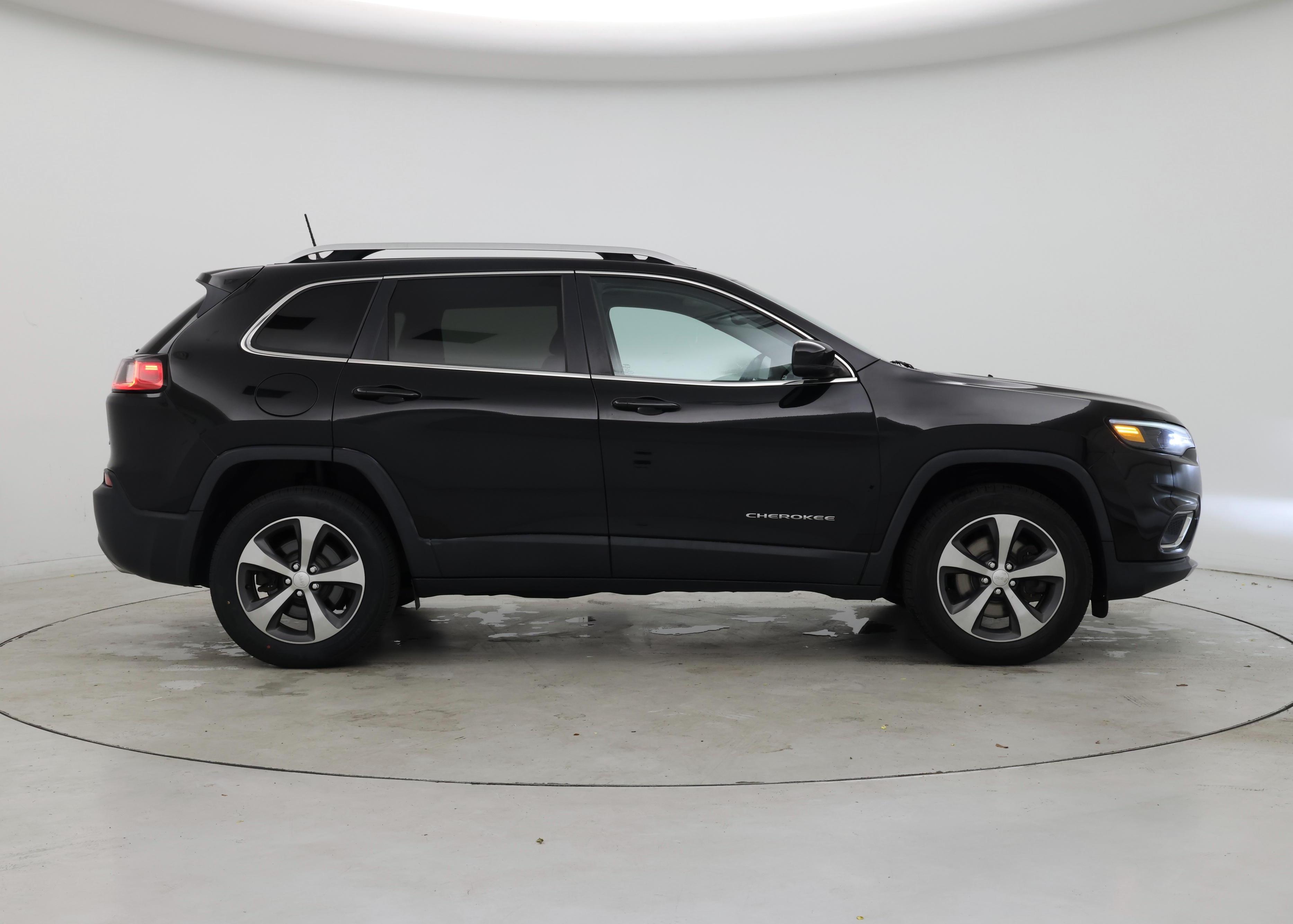Thumbnail: 2019 Jeep Cherokee - 7