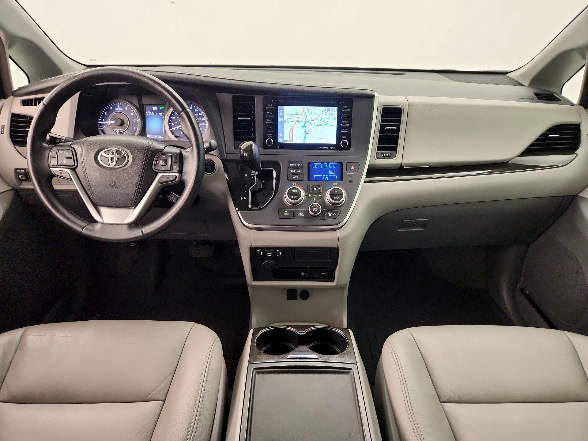 Thumbnail: 2018 Toyota Sienna - 9